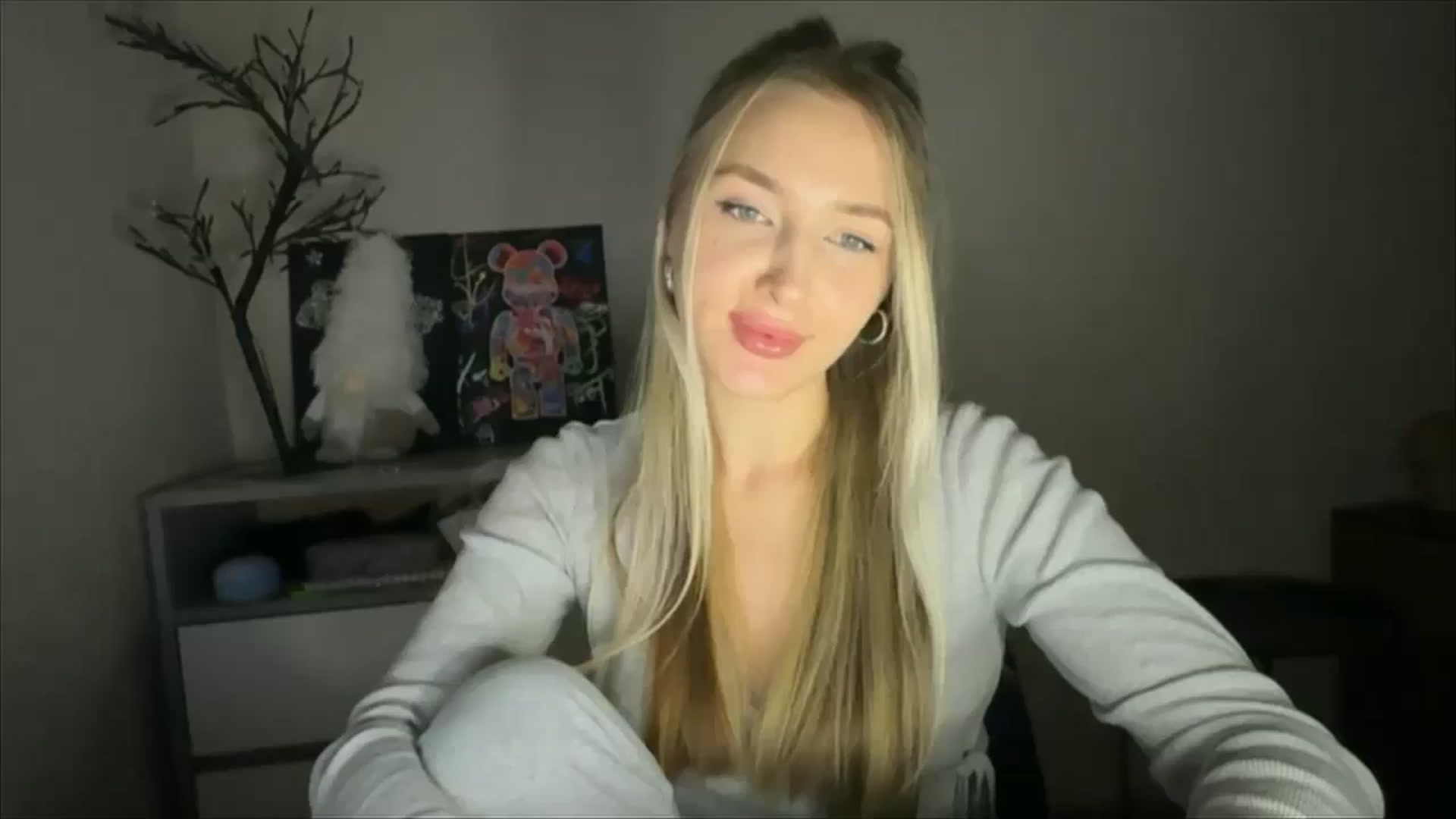 Gallery image thumbnail from My_Diana's myfreecams stream on, 12/01/2024, 23:00 image 12 of 20