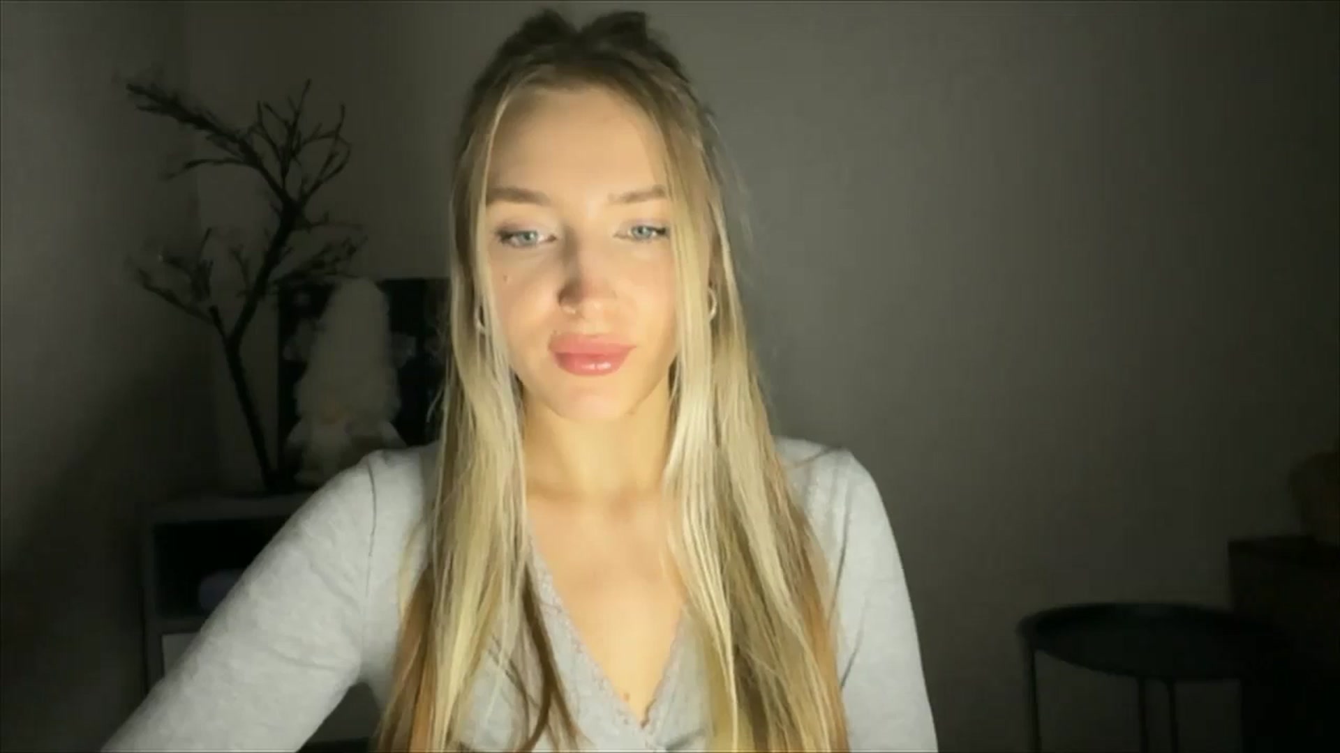 Gallery image thumbnail from My_Diana's myfreecams stream on, 12/01/2024, 23:00 image 4 of 20