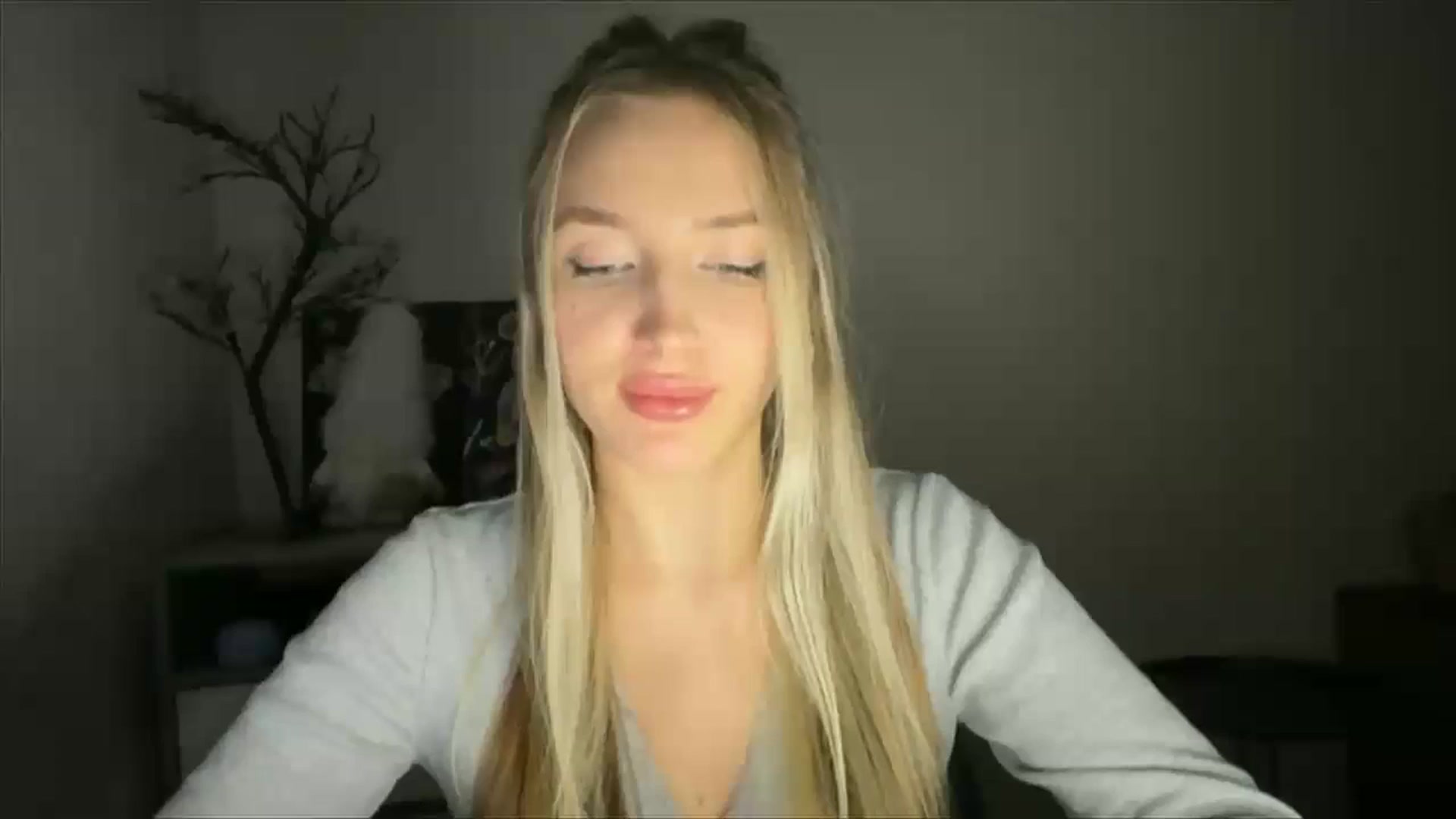 Gallery image thumbnail from My_Diana's myfreecams stream on, 12/01/2024, 23:00 image 10 of 20