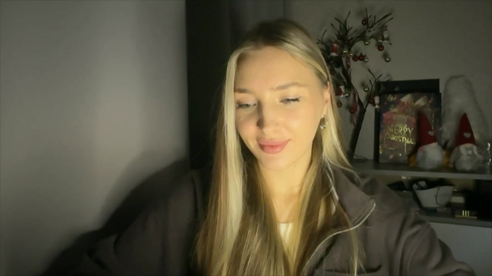 Gallery image thumbnail from My_Diana's myfreecams stream on, 12/06/2024, 15:15 image 16 of 20