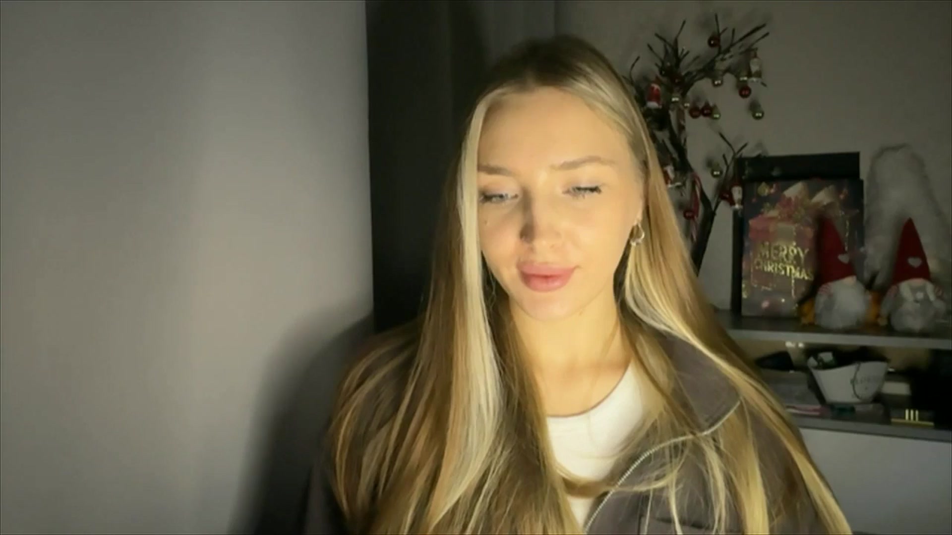 Gallery image thumbnail from My_Diana's myfreecams stream on, 12/06/2024, 15:15 image 17 of 20