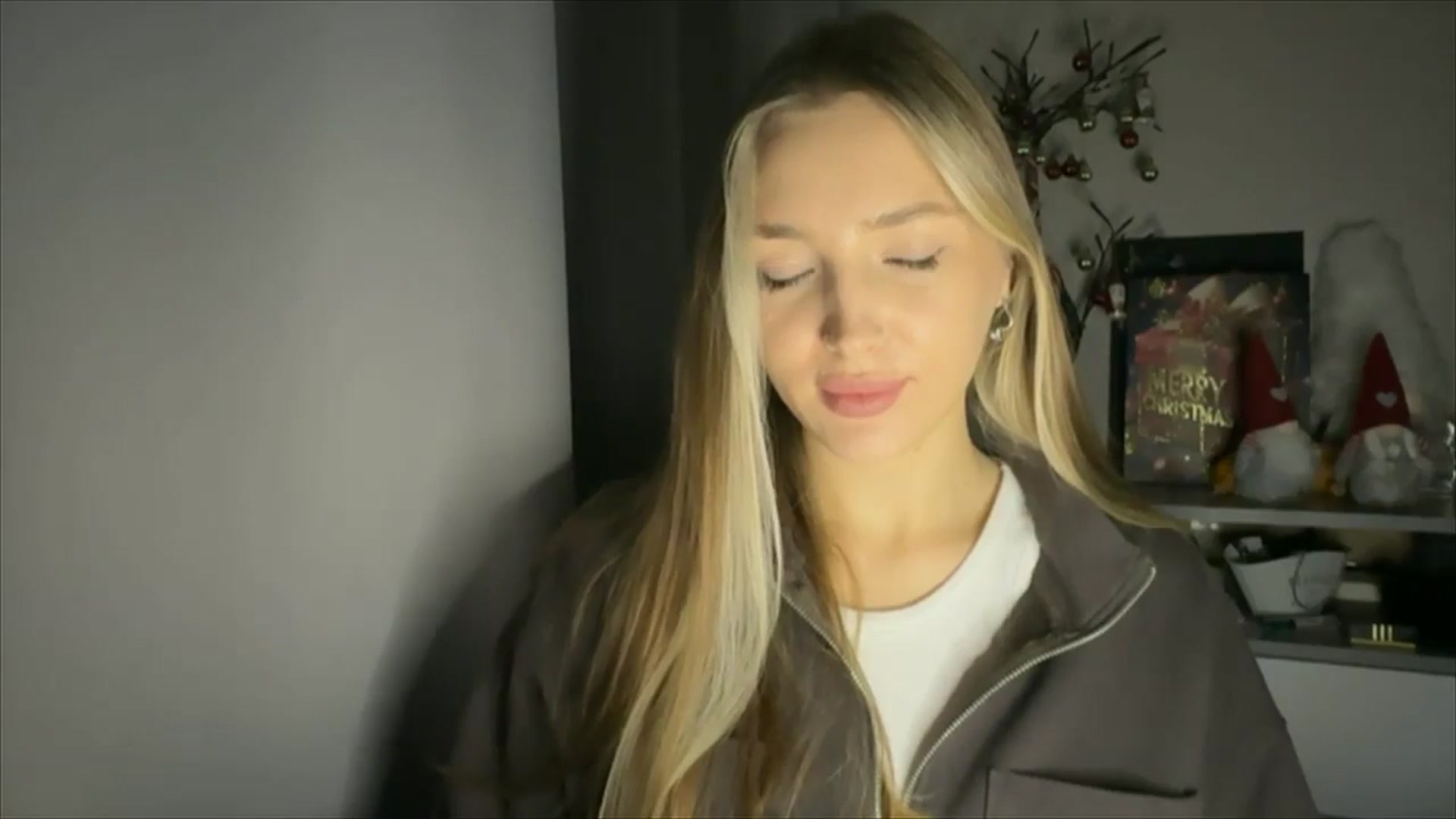 Gallery image thumbnail from My_Diana's myfreecams stream on, 12/06/2024, 15:48 image 10 of 20