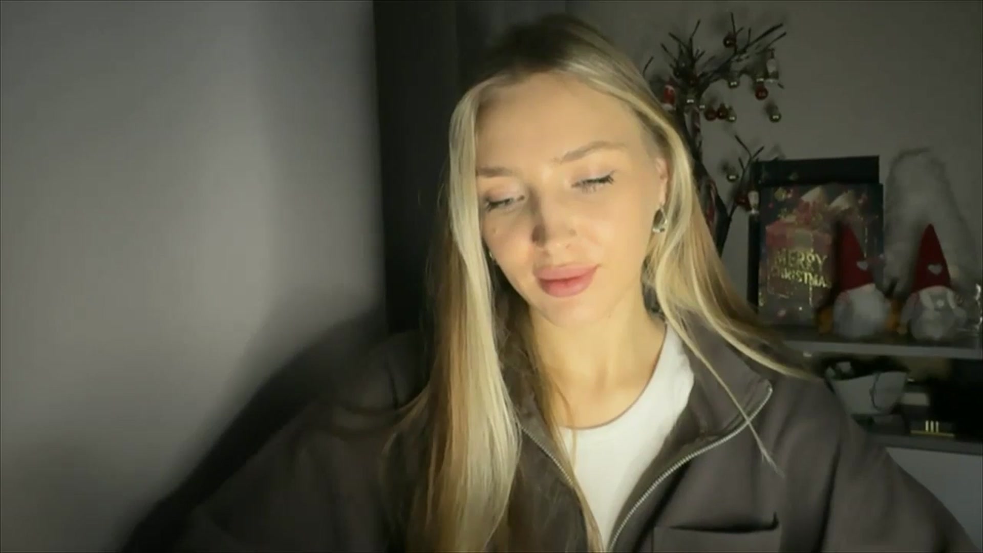 Gallery image thumbnail from My_Diana's myfreecams stream on, 12/06/2024, 15:48 image 13 of 20