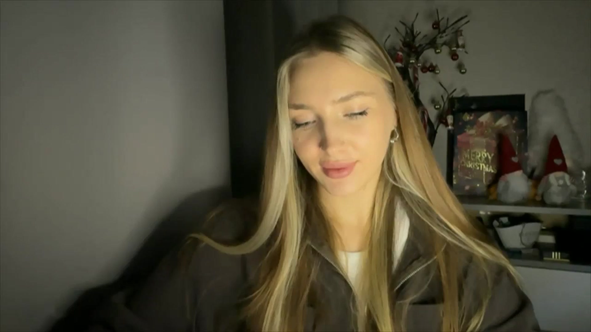 Gallery image thumbnail from My_Diana's myfreecams stream on, 12/06/2024, 15:48 image 15 of 20
