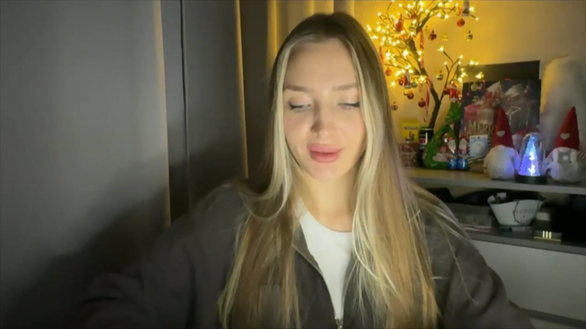 Gallery image thumbnail from My_Diana's myfreecams stream on, 12/06/2024, 23:41 image 1 of 20