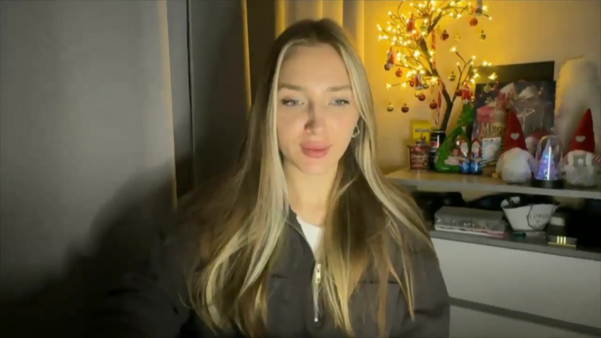 Gallery image thumbnail from My_Diana's myfreecams stream on, 12/06/2024, 23:41 image 14 of 20