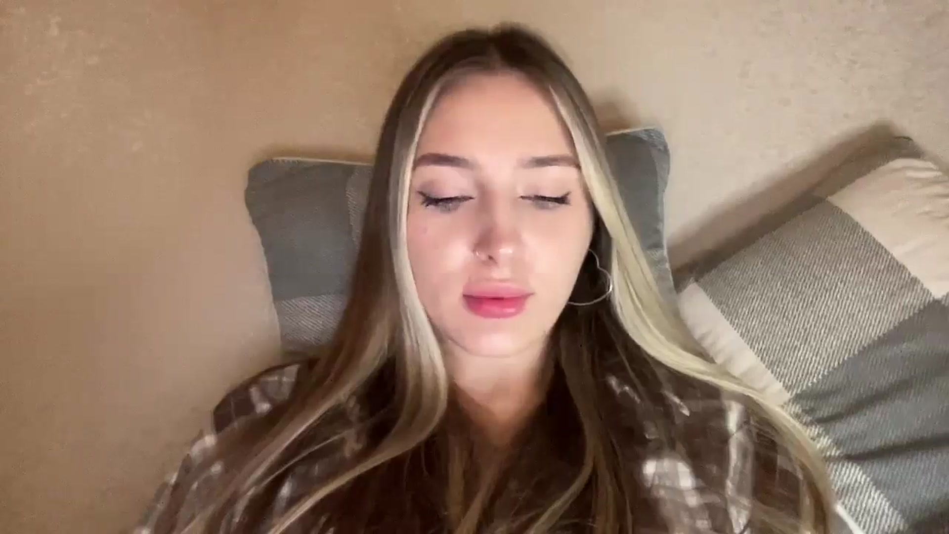 Gallery image thumbnail from My_Diana's myfreecams stream on, 12/10/2024, 22:29 image 18 of 20