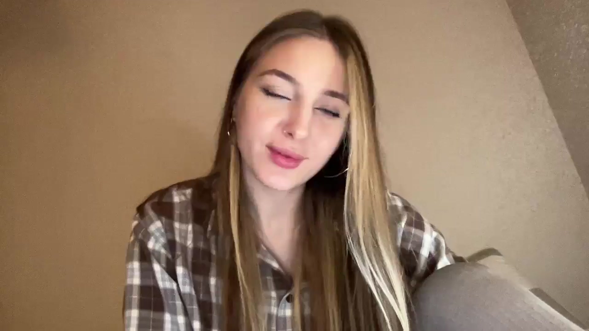 Gallery image thumbnail from My_Diana's myfreecams stream on, 12/10/2024, 22:29 image 12 of 20