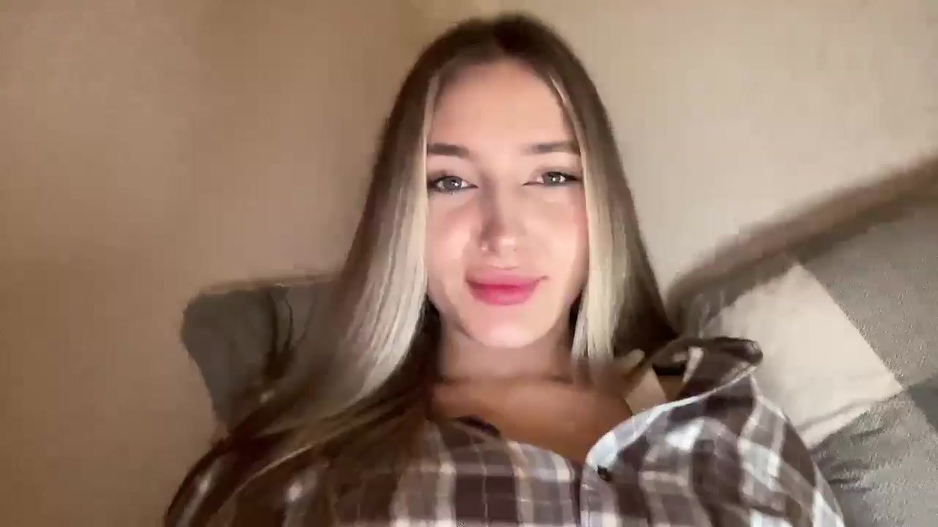 Gallery image thumbnail from My_Diana's myfreecams stream on, 12/10/2024, 22:29 image 7 of 20