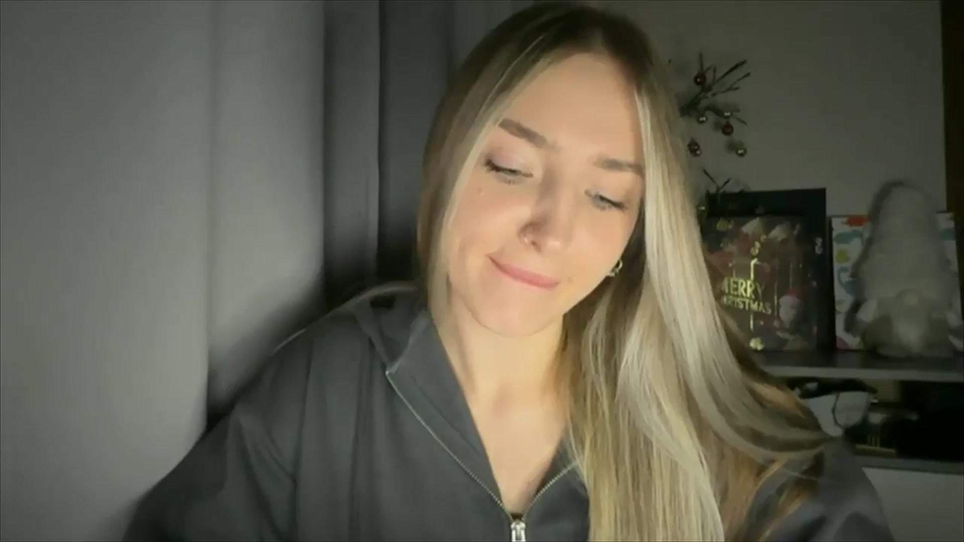 Gallery image thumbnail from My_Diana's myfreecams stream on, 12/17/2024, 21:27 image 6 of 20