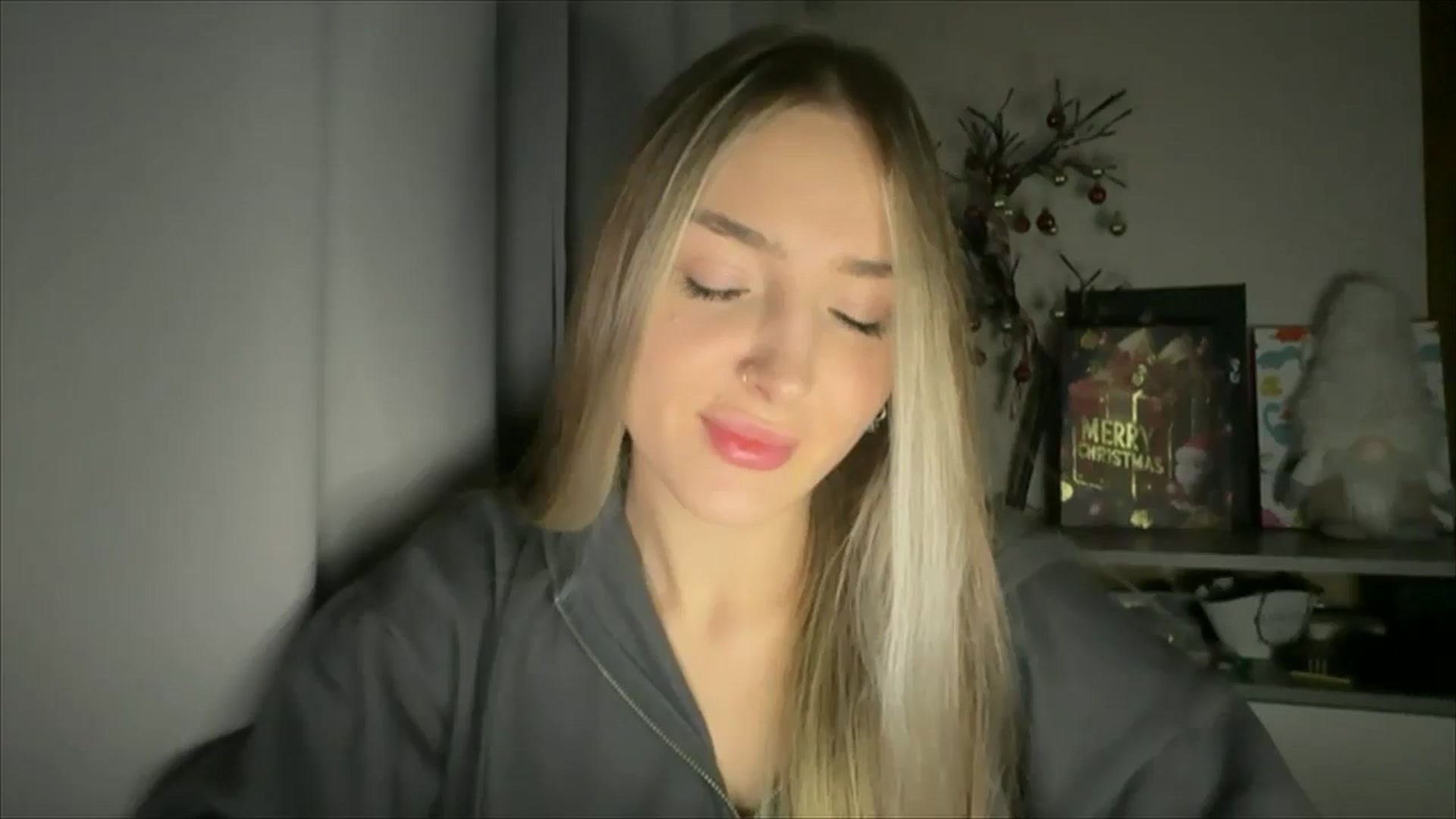 Gallery image thumbnail from My_Diana's myfreecams stream on, 12/17/2024, 21:27 image 3 of 20