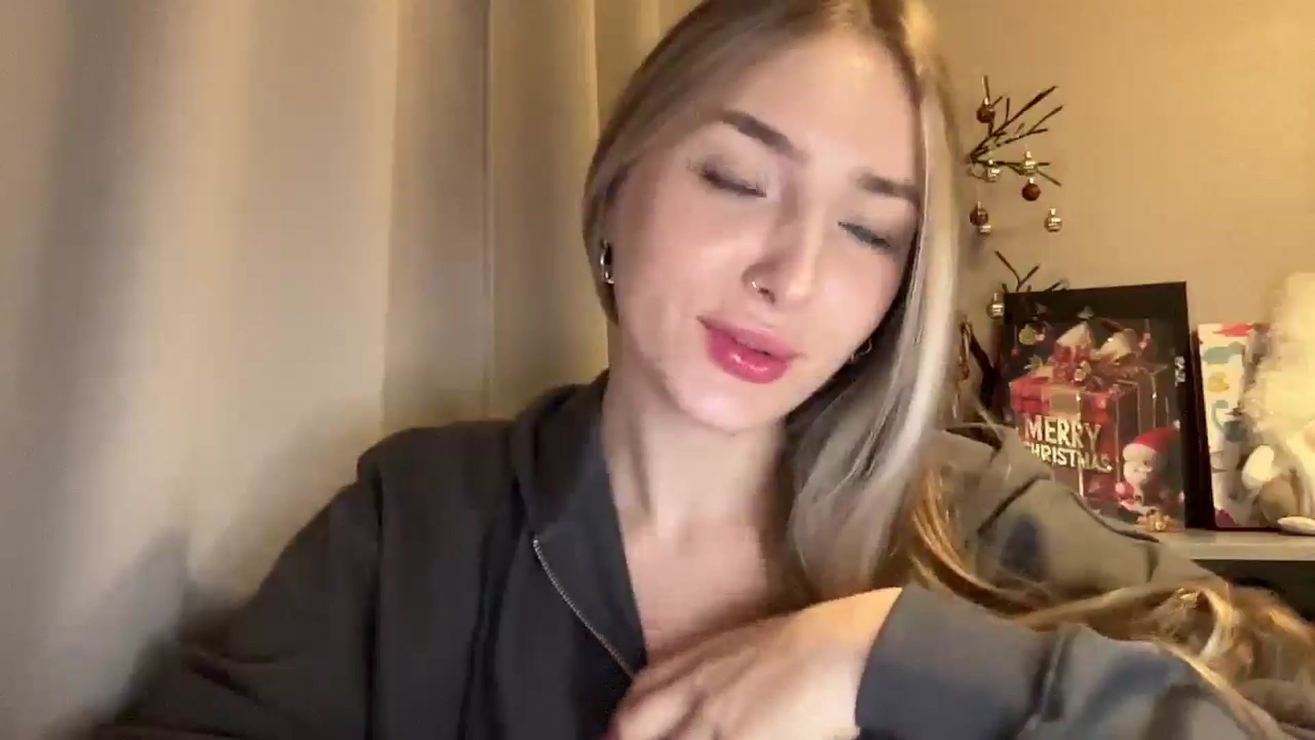 Gallery image thumbnail from My_Diana's myfreecams stream on, 12/17/2024, 21:55 image 20 of 20