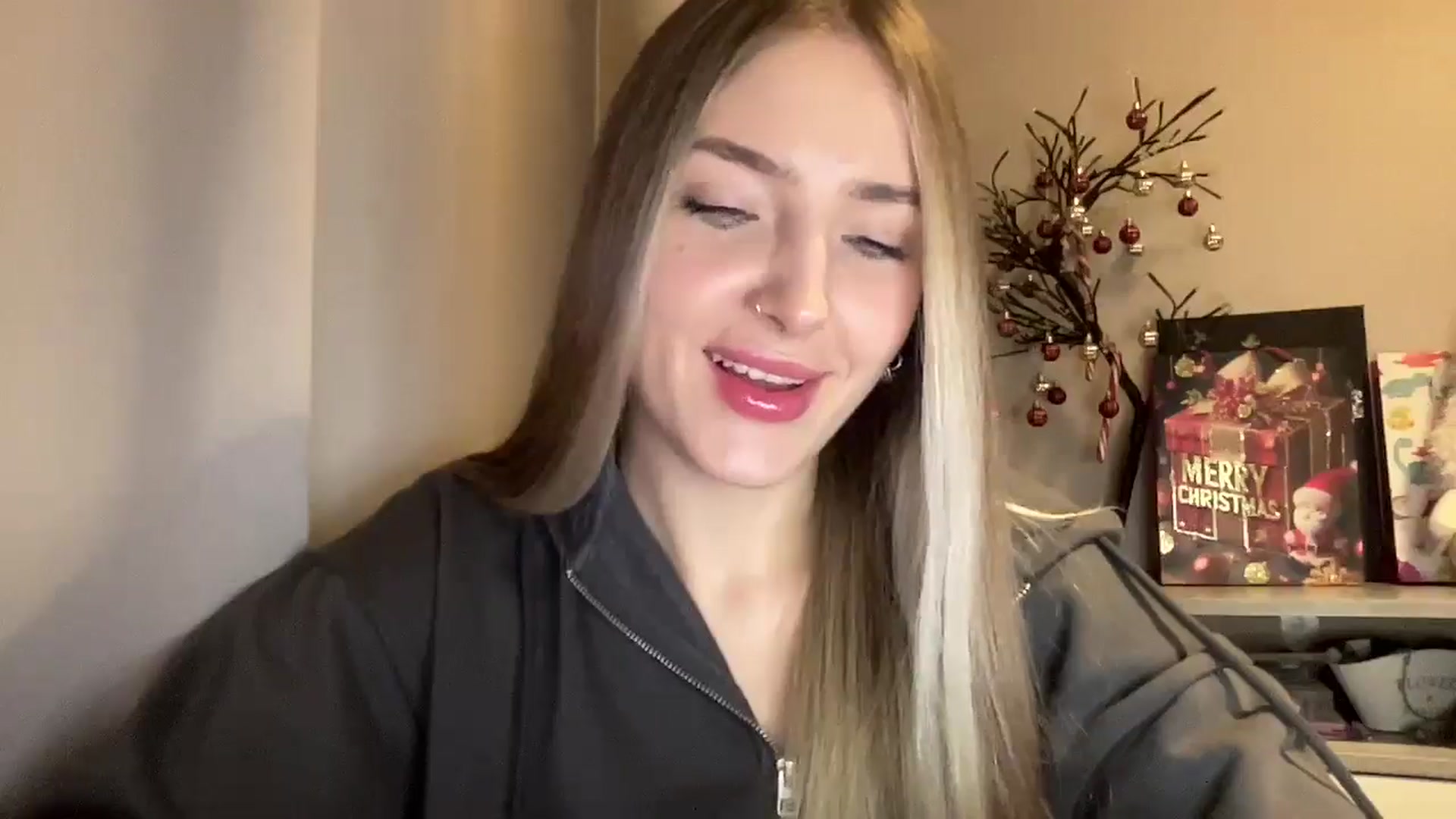 Gallery image thumbnail from My_Diana's myfreecams stream on, 12/17/2024, 21:55 image 4 of 20