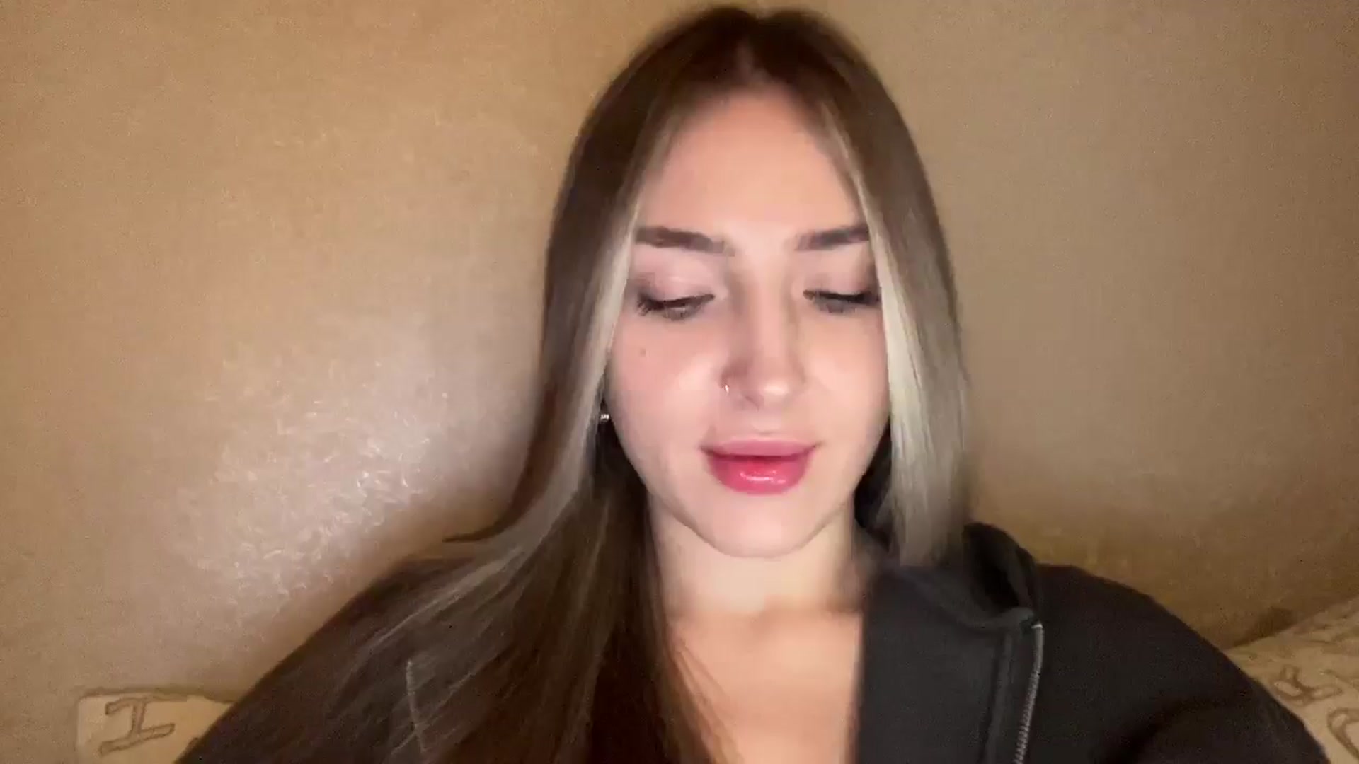 Gallery image thumbnail from My_Diana's myfreecams stream on, 12/17/2024, 23:54 image 9 of 20