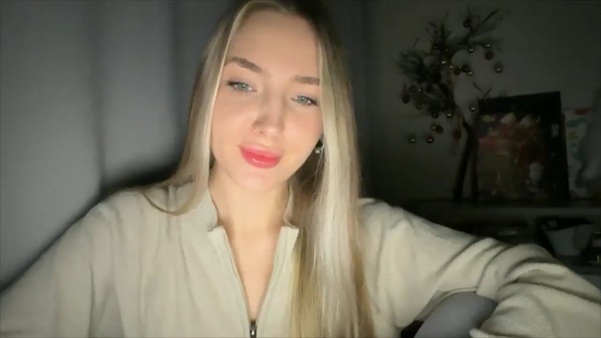 Gallery image thumbnail from My_Diana's myfreecams stream on, 12/18/2024, 15:16 image 15 of 20