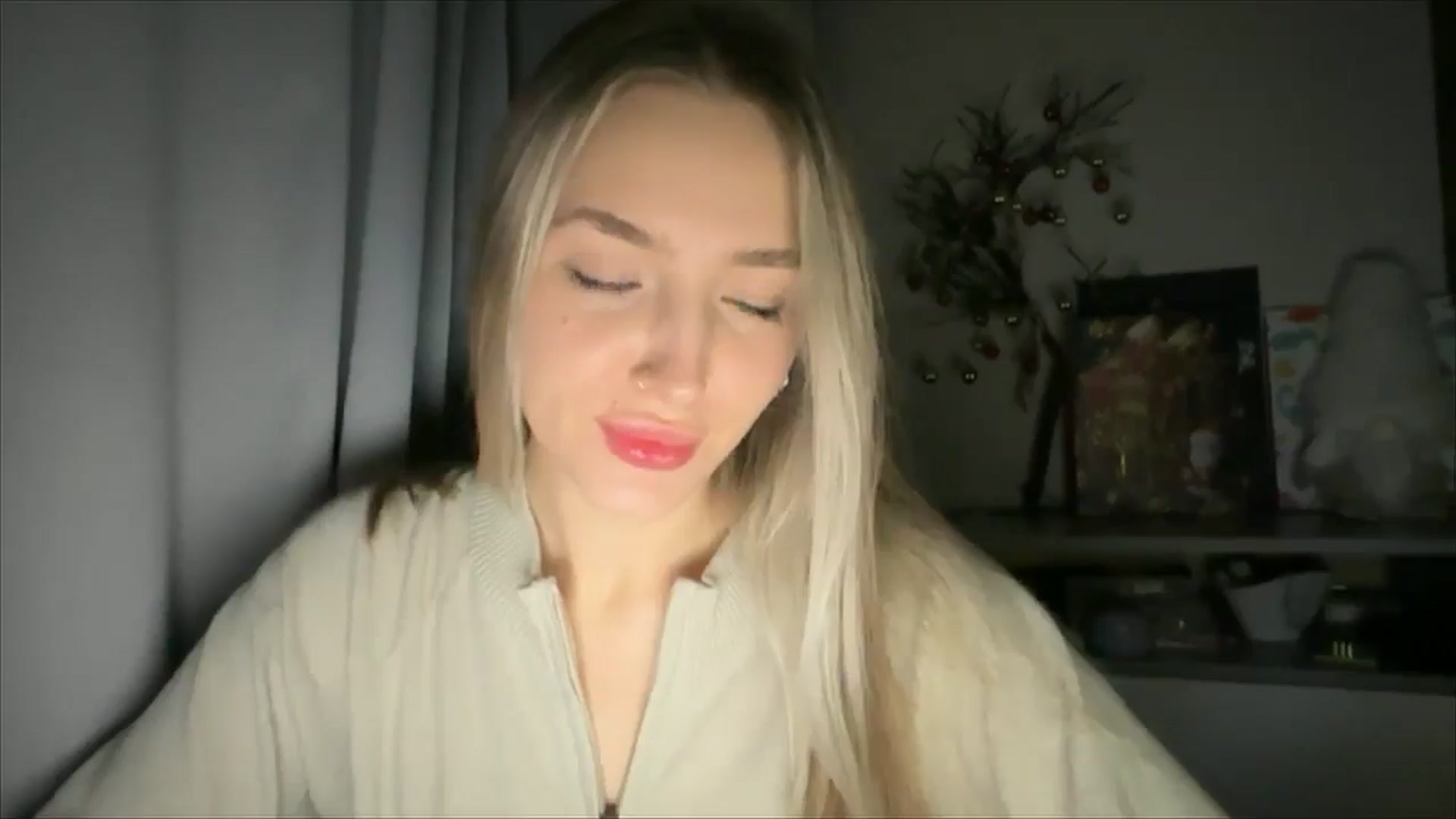 Gallery image thumbnail from My_Diana's myfreecams stream on, 12/18/2024, 15:16 image 18 of 20