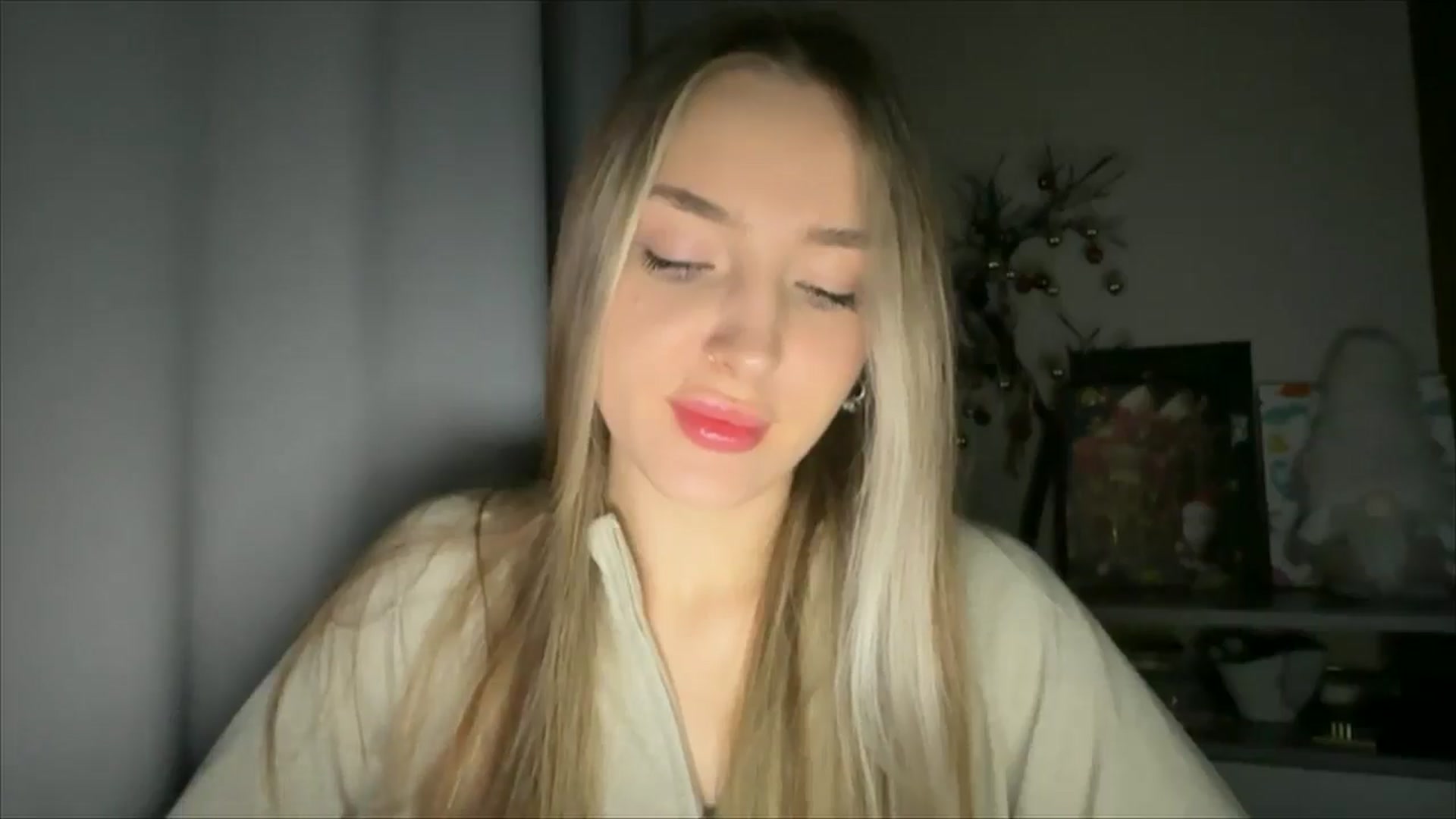 Gallery image thumbnail from My_Diana's myfreecams stream on, 12/18/2024, 15:16 image 3 of 20