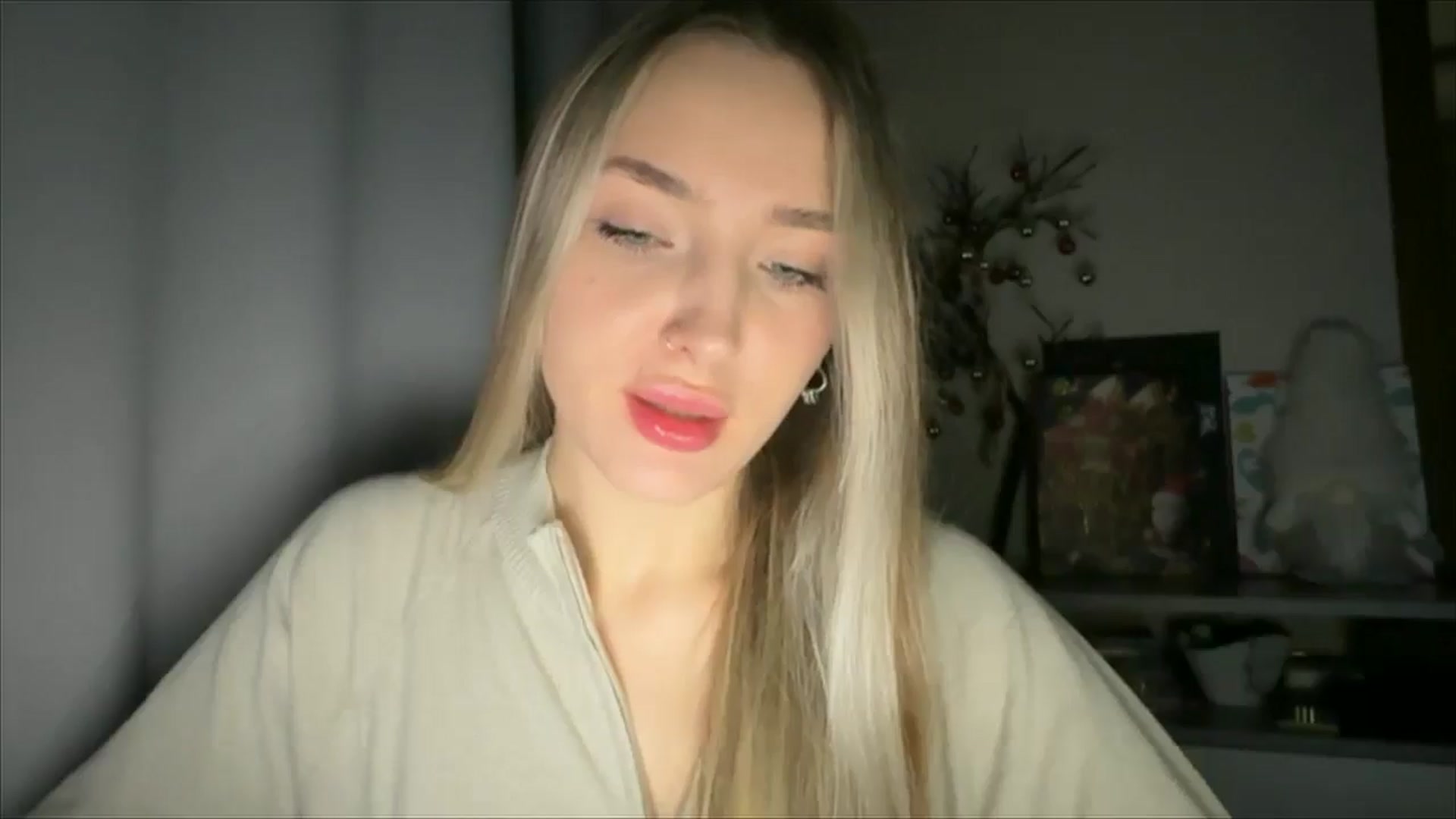Gallery image thumbnail from My_Diana's myfreecams stream on, 12/18/2024, 15:16 image 8 of 20