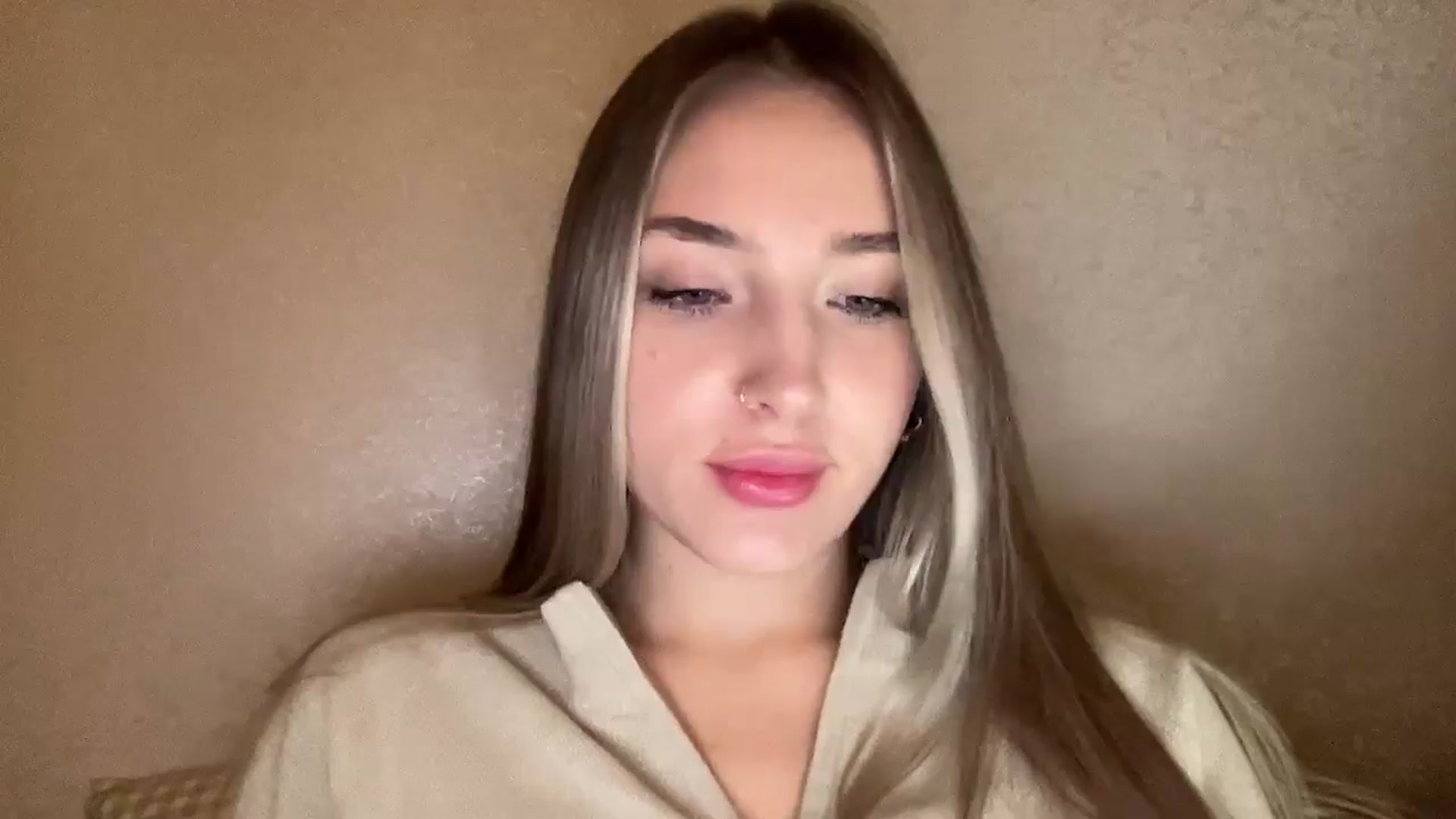 Gallery image thumbnail from My_Diana's myfreecams stream on, 12/18/2024, 16:34 image 9 of 20