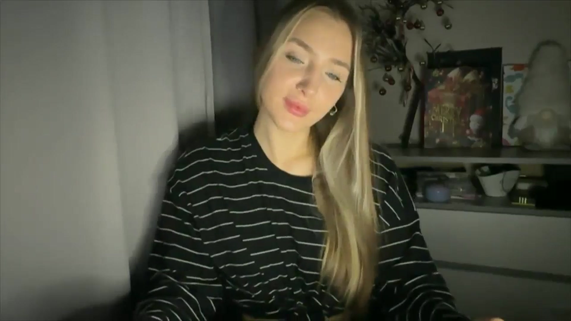 Gallery image thumbnail from My_Diana's myfreecams stream on, 12/19/2024, 15:25 image 12 of 20