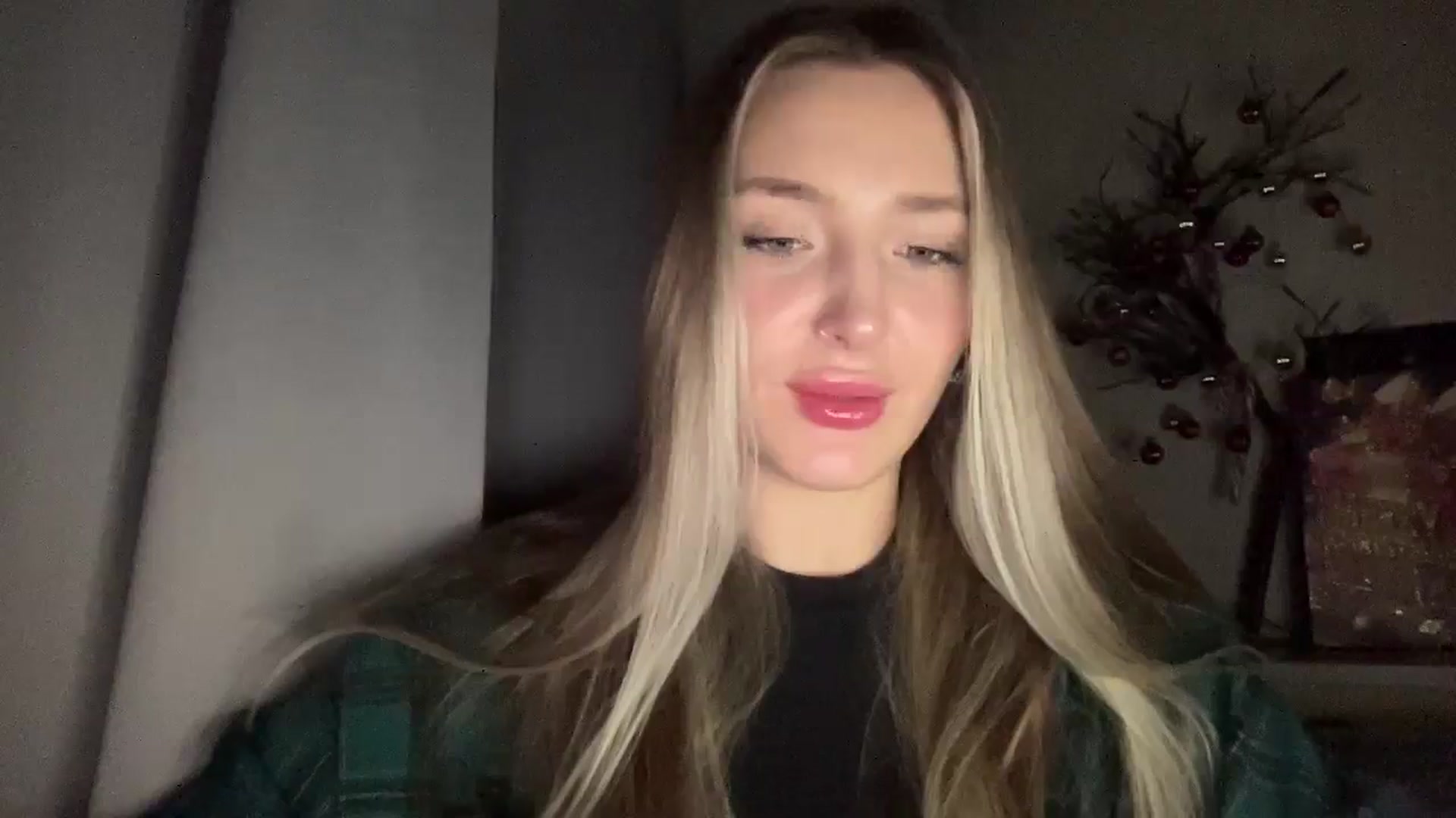 Gallery image thumbnail from My_Diana's myfreecams stream on, 12/19/2024, 21:55 image 14 of 20