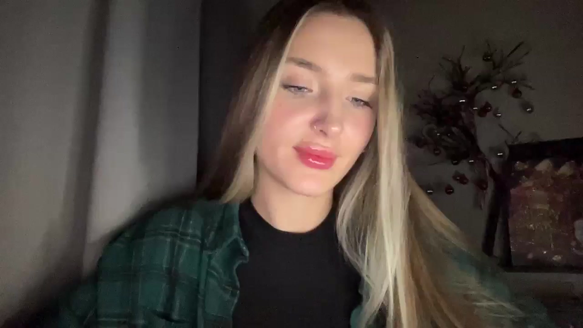 Gallery image thumbnail from My_Diana's myfreecams stream on, 12/19/2024, 21:55 image 2 of 20