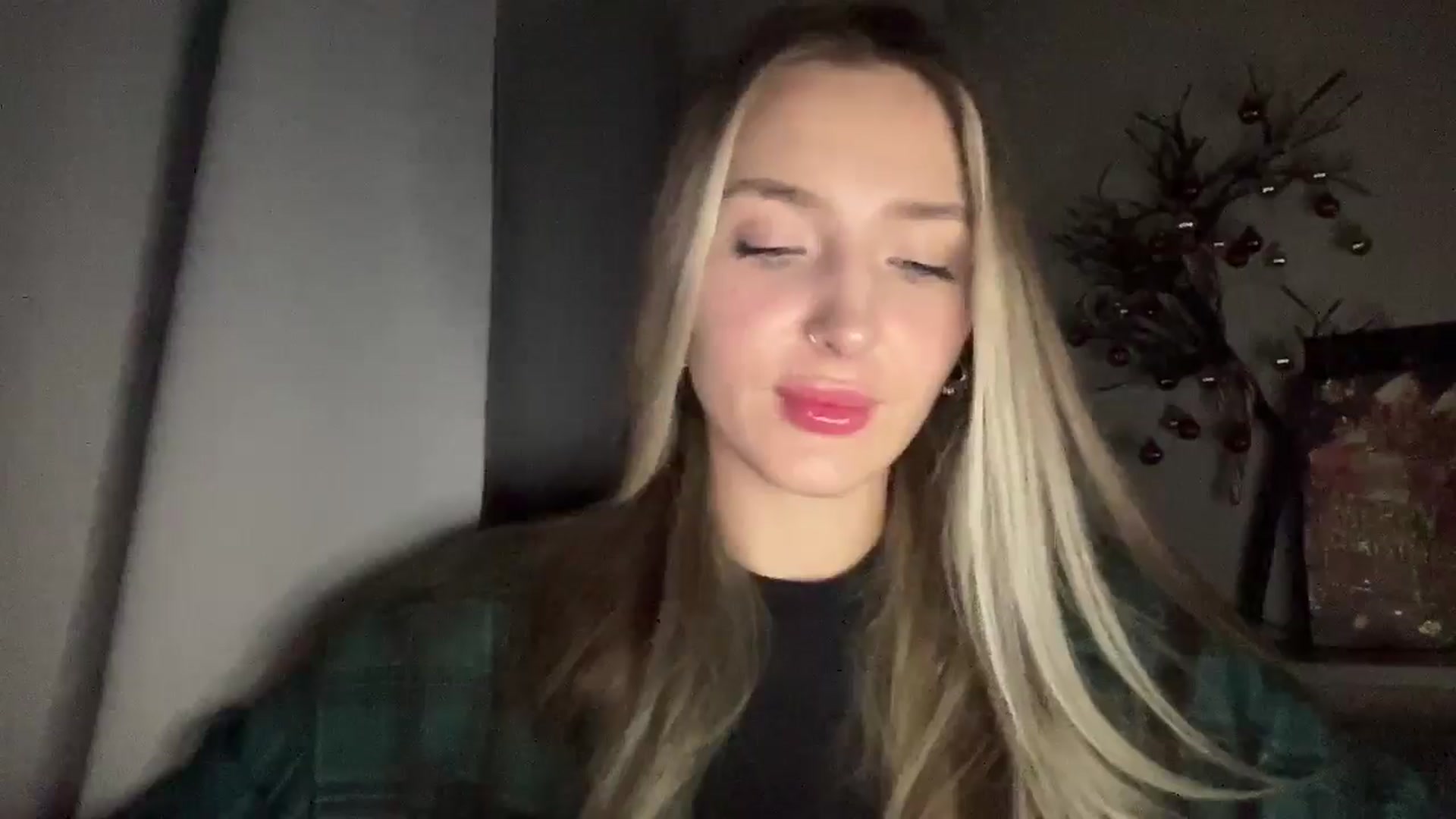 Gallery image thumbnail from My_Diana's myfreecams stream on, 12/19/2024, 21:55 image 15 of 20