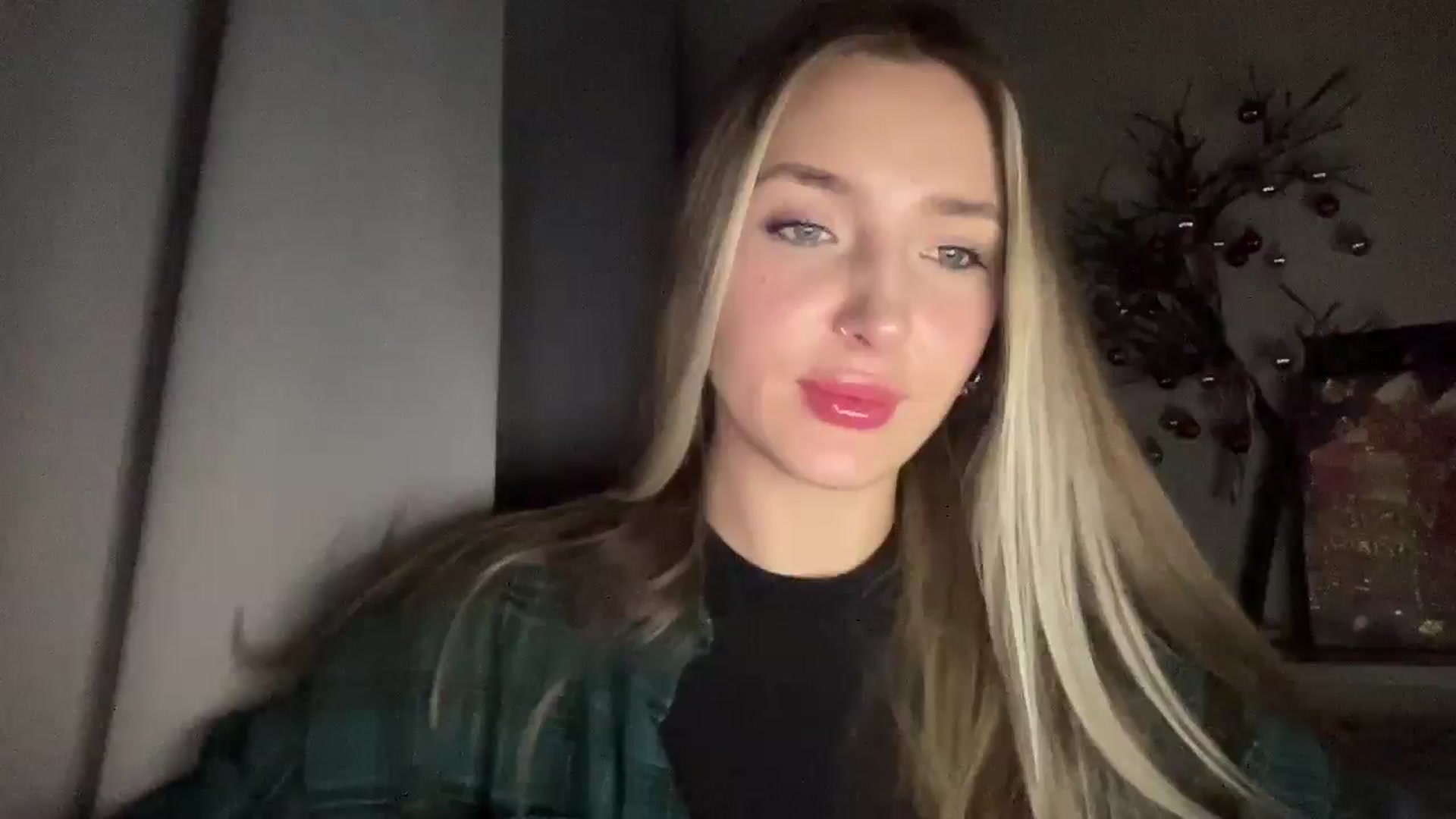 Gallery image thumbnail from My_Diana's myfreecams stream on, 12/19/2024, 21:55 image 16 of 20