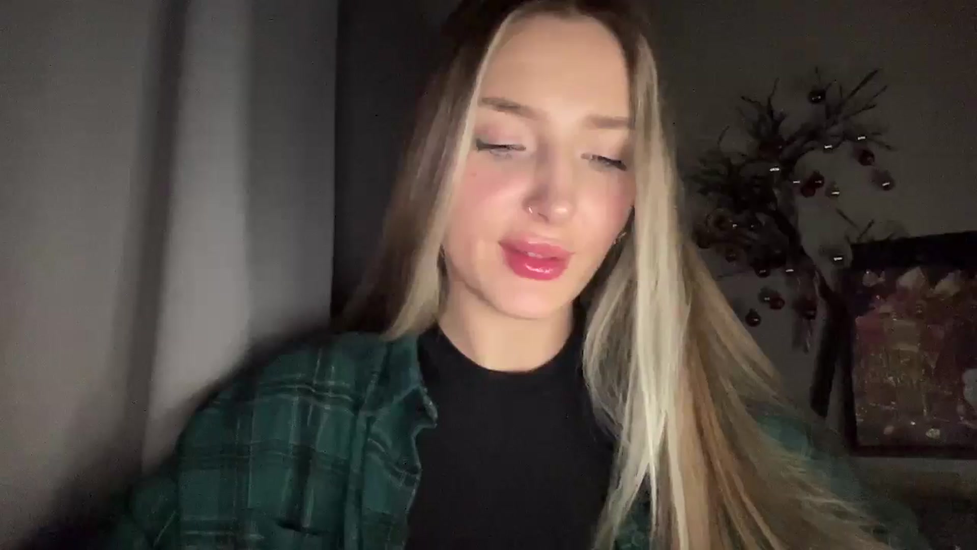 Gallery image thumbnail from My_Diana's myfreecams stream on, 12/19/2024, 21:55 image 5 of 20