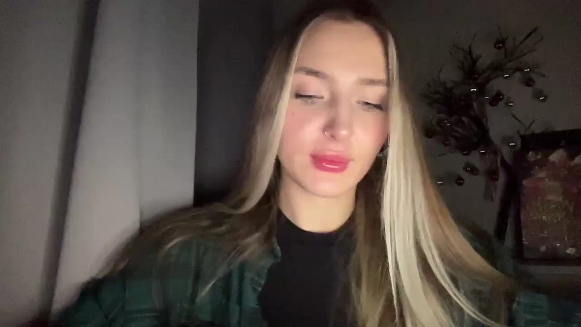 Gallery image thumbnail from My_Diana's myfreecams stream on, 12/19/2024, 21:55 image 18 of 20