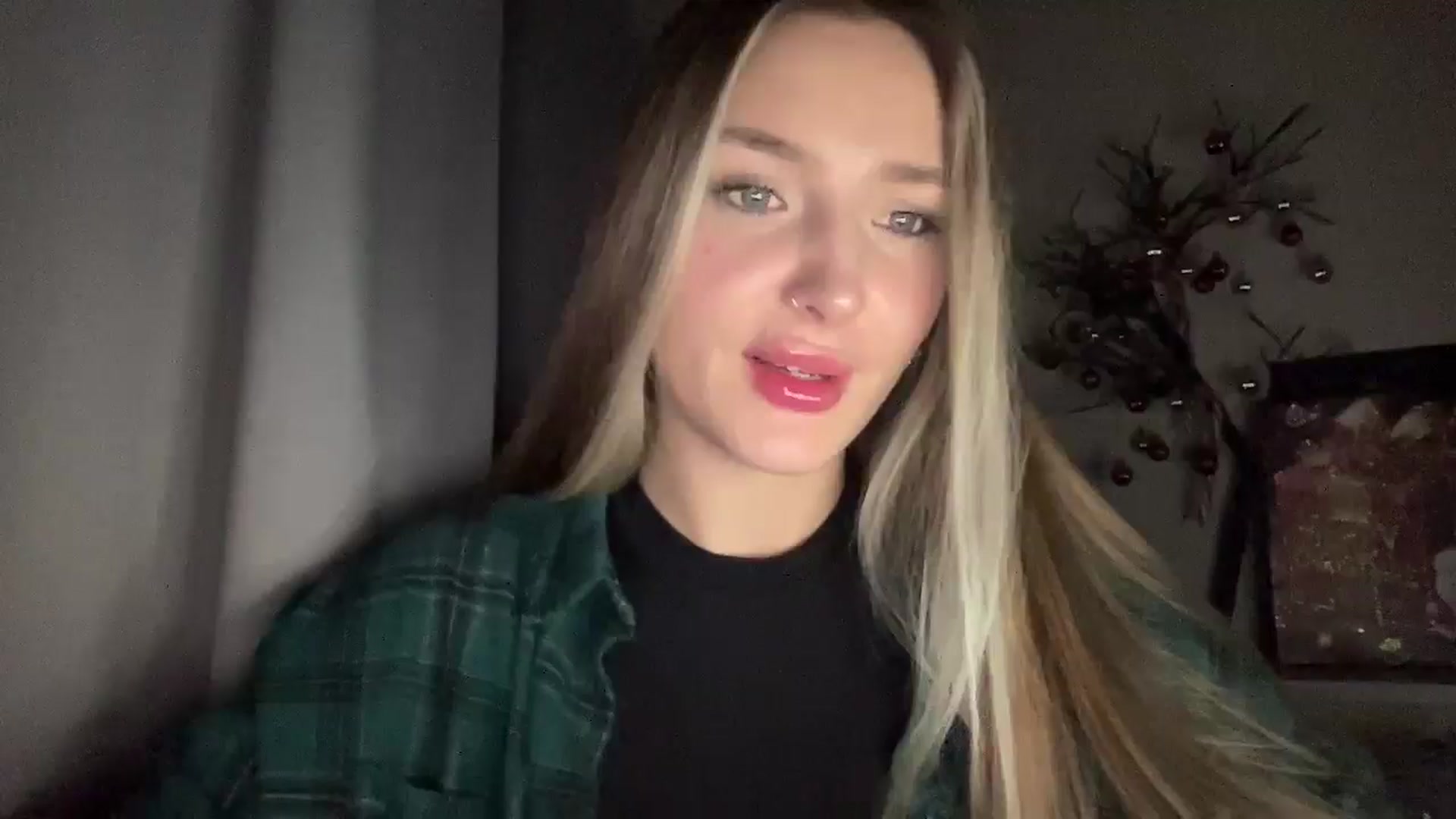Gallery image thumbnail from My_Diana's myfreecams stream on, 12/19/2024, 21:55 image 3 of 20
