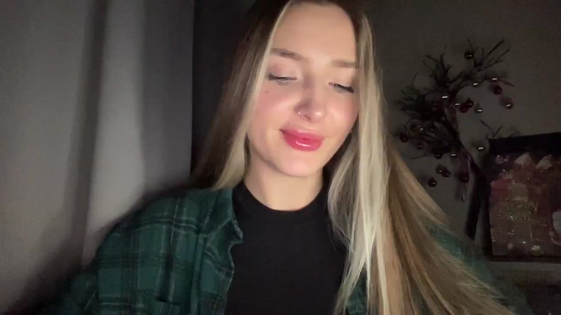 Gallery image thumbnail from My_Diana's myfreecams stream on, 12/19/2024, 21:55 image 4 of 20