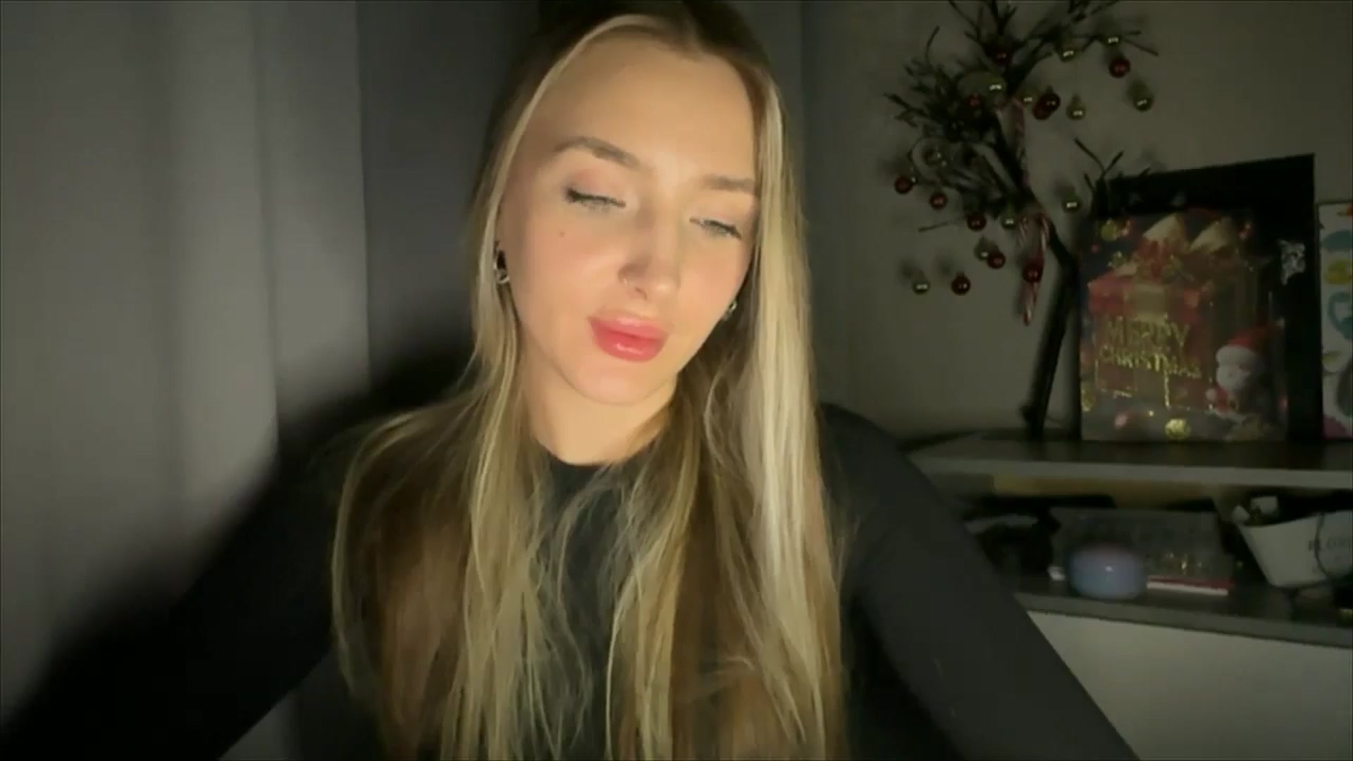 Gallery image thumbnail from My_Diana's myfreecams stream on, 12/19/2024, 22:45 image 19 of 20