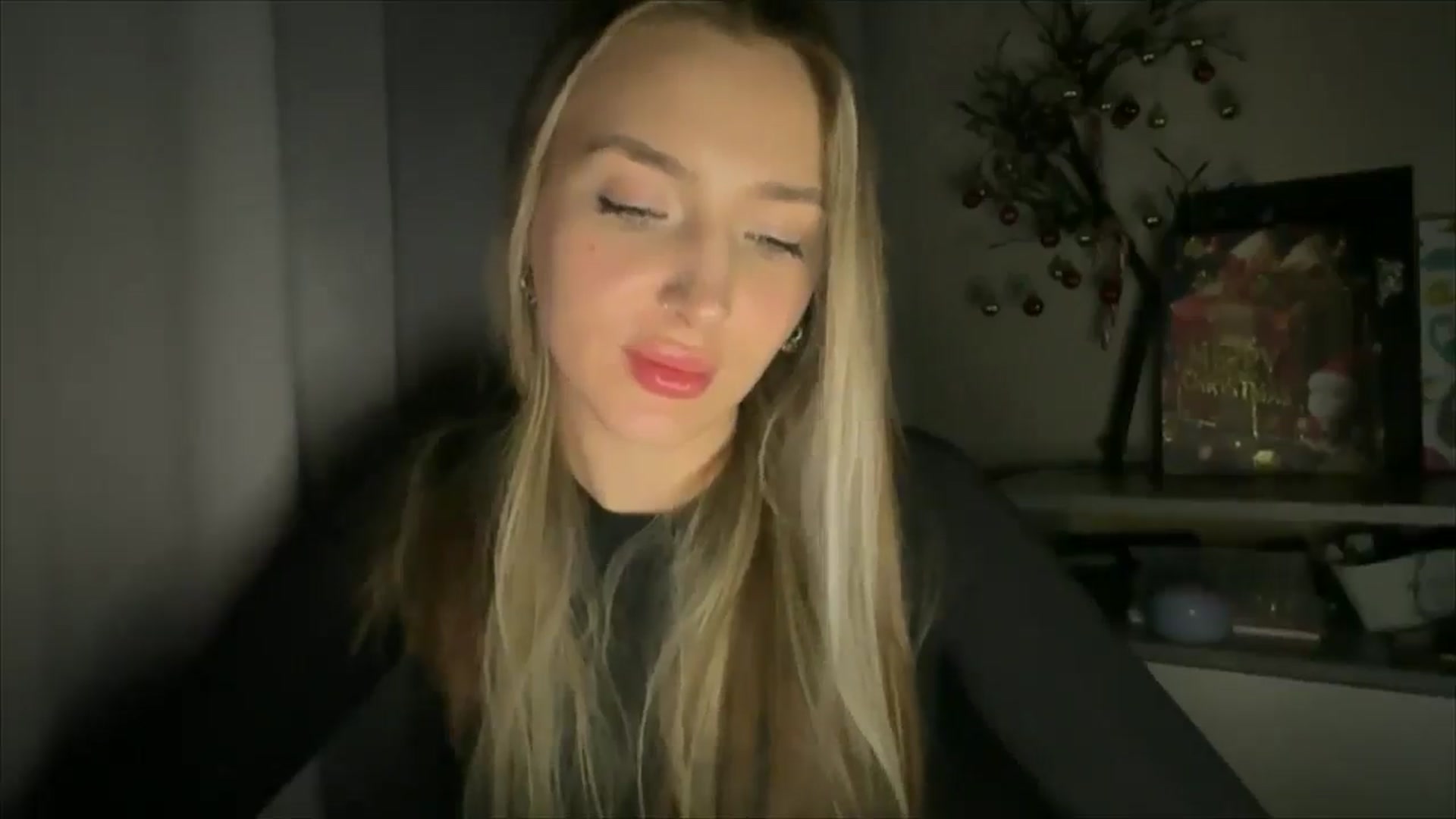 Gallery image thumbnail from My_Diana's myfreecams stream on, 12/19/2024, 22:45 image 18 of 20
