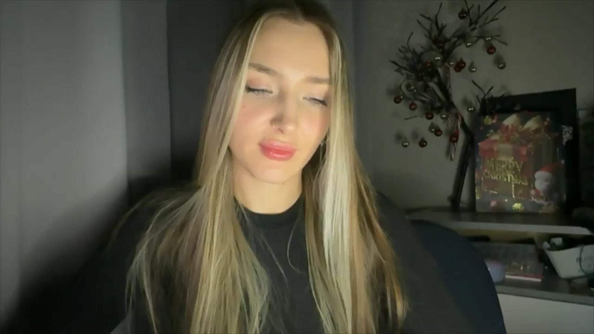 Gallery image thumbnail from My_Diana's myfreecams stream on, 12/19/2024, 22:45 image 15 of 20