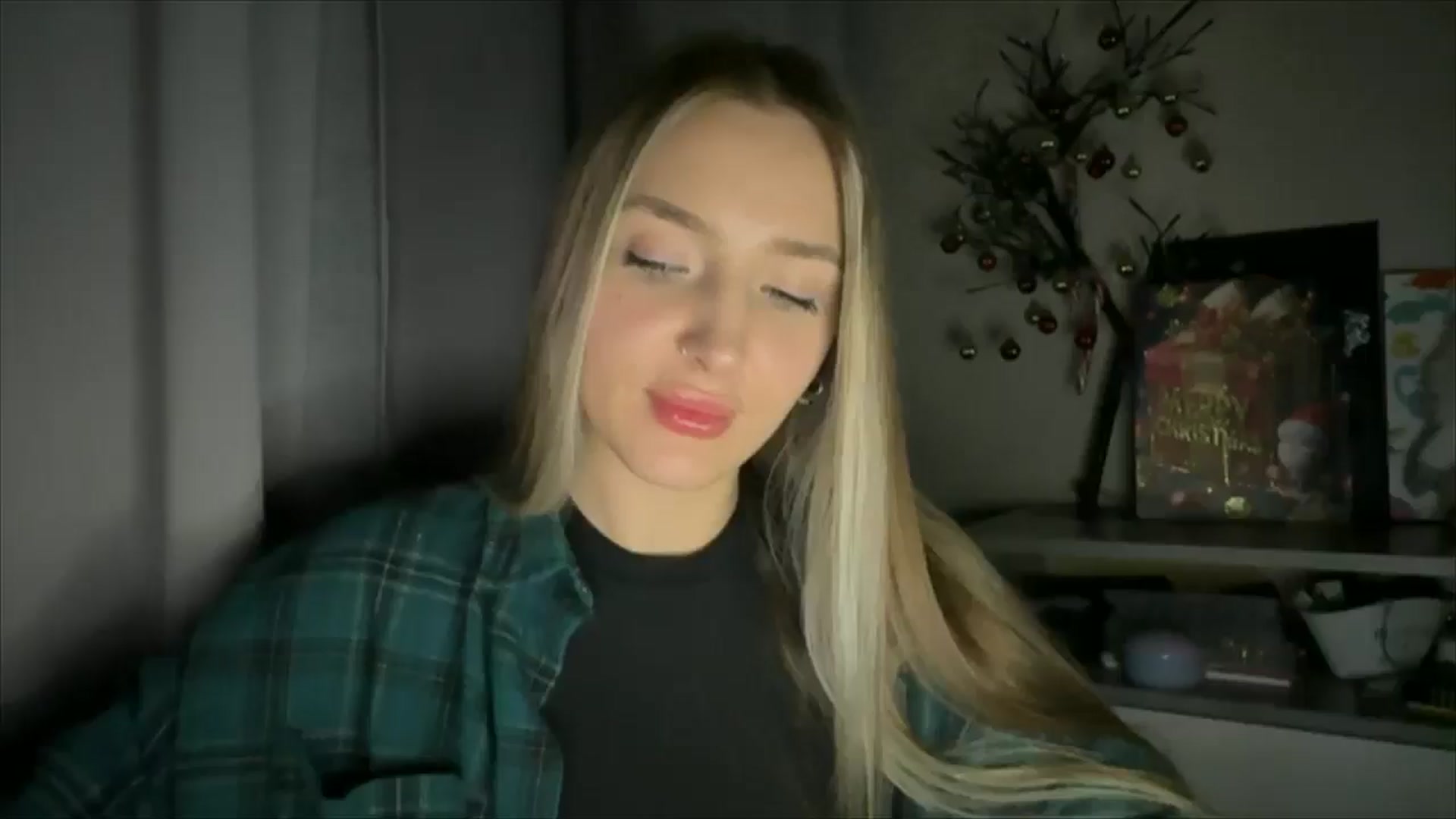 Gallery image thumbnail from My_Diana's myfreecams stream on, 12/19/2024, 22:45 image 5 of 20