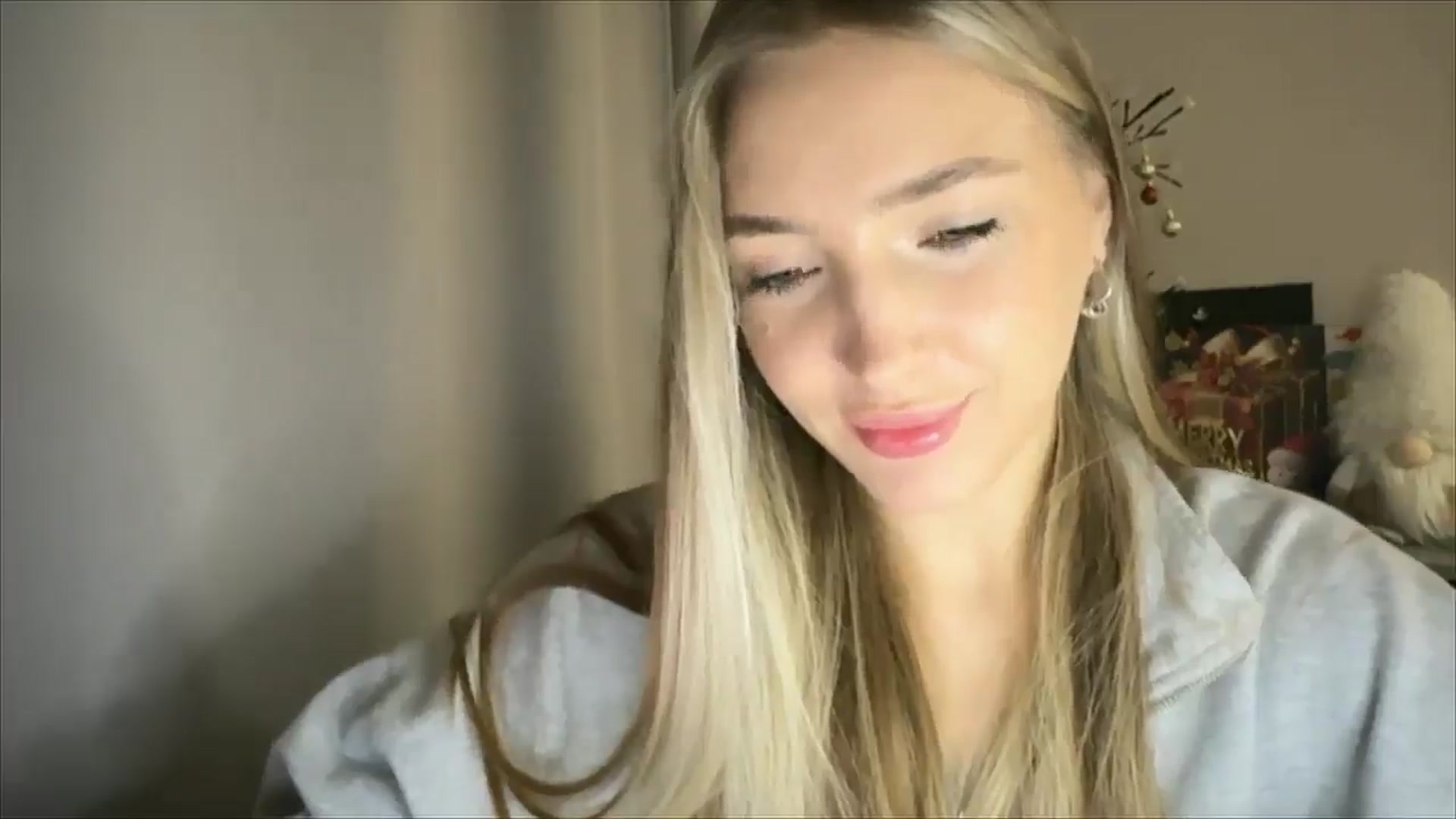 Gallery image thumbnail from My_Diana's myfreecams stream on, 12/22/2024, 15:27 image 8 of 20