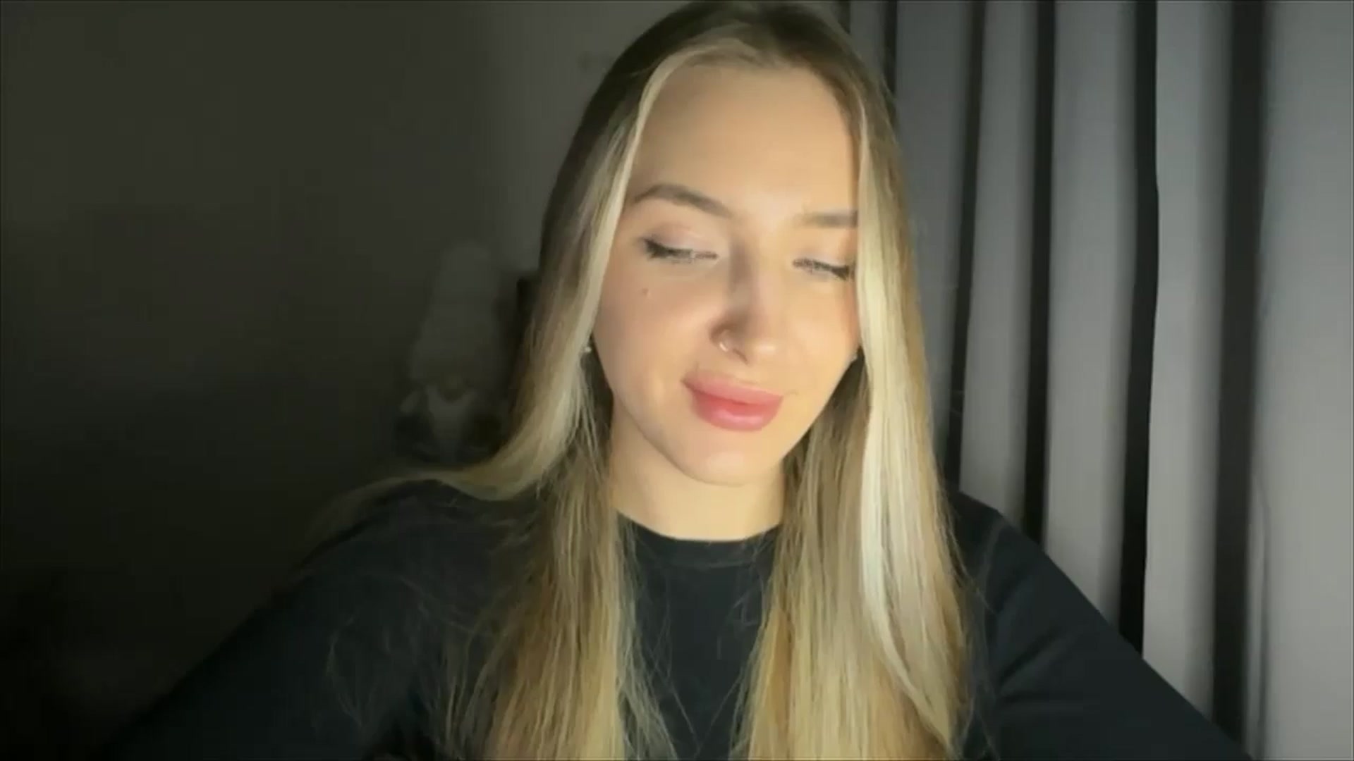 Gallery image thumbnail from My_Diana's myfreecams stream on, 12/26/2024, 15:48 image 15 of 20