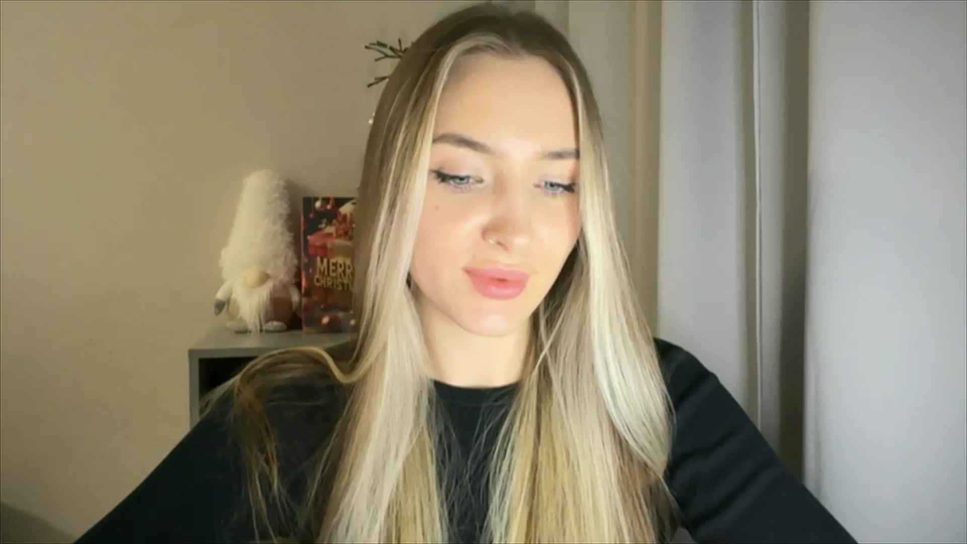 Gallery image thumbnail from My_Diana's myfreecams stream on, 12/26/2024, 16:36 image 10 of 20