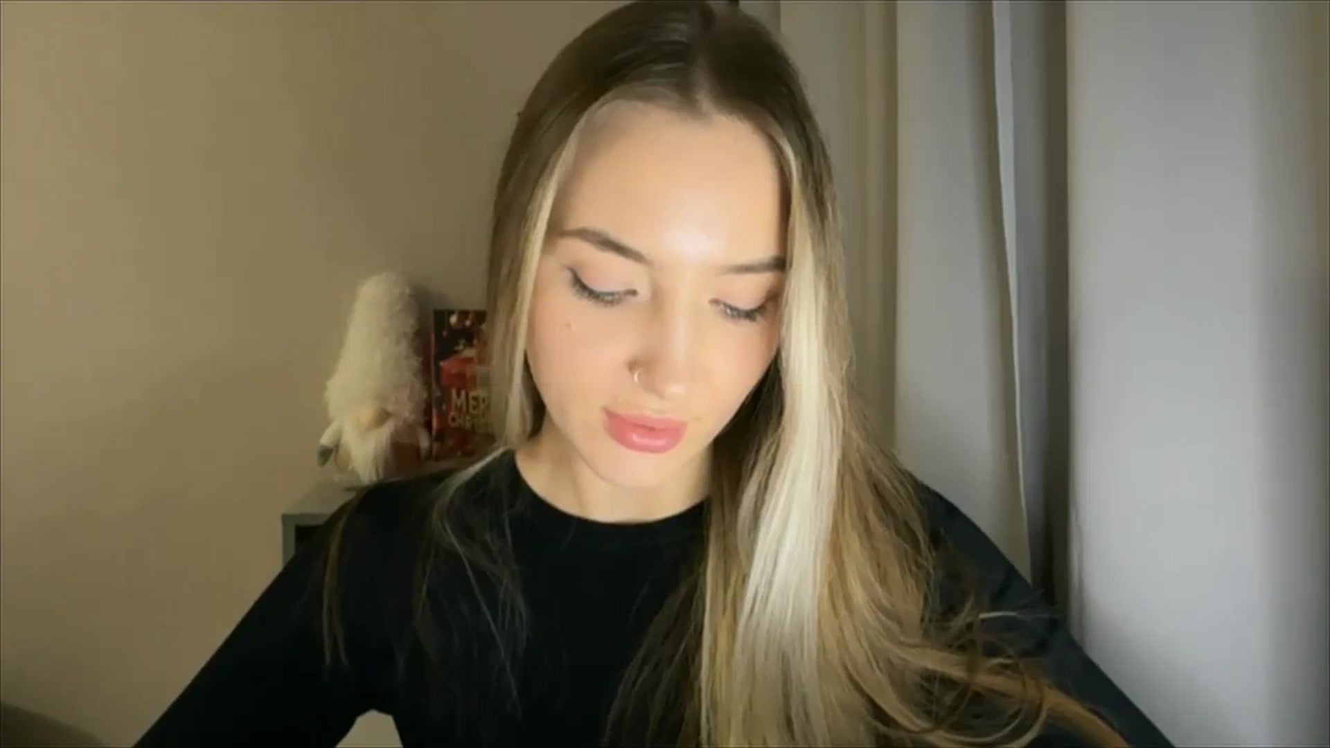 Gallery image thumbnail from My_Diana's myfreecams stream on, 12/26/2024, 17:02 image 10 of 20