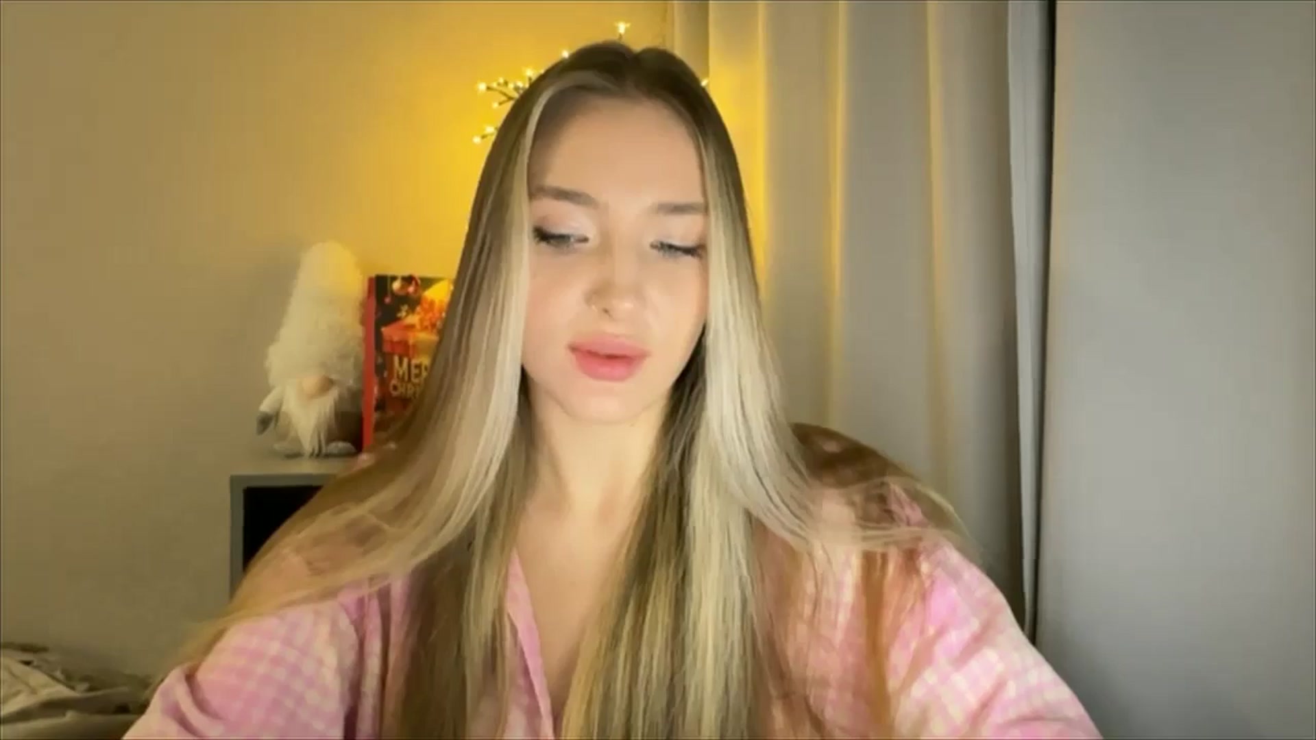 Gallery image thumbnail from My_Diana's myfreecams stream on, 12/27/2024, 14:41 image 9 of 20