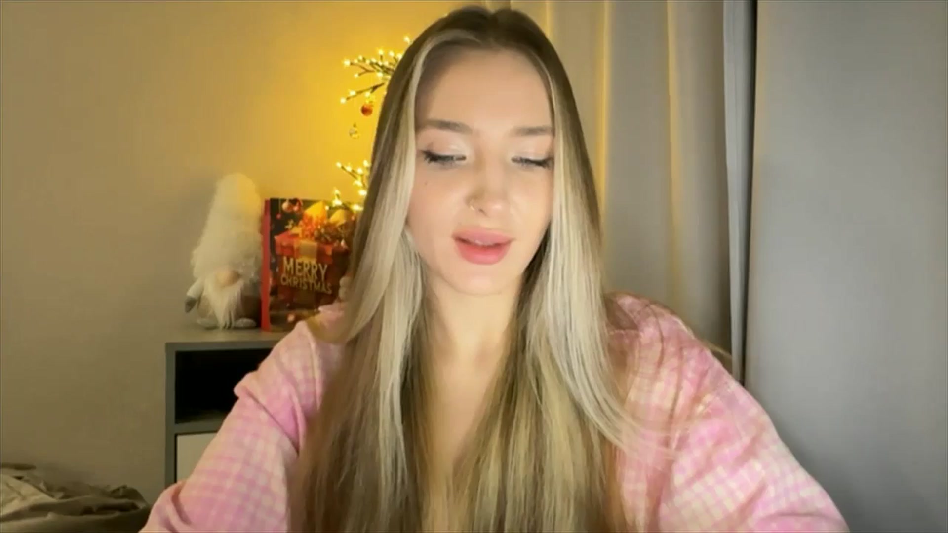 Gallery image thumbnail from My_Diana's myfreecams stream on, 12/27/2024, 14:41 image 13 of 20