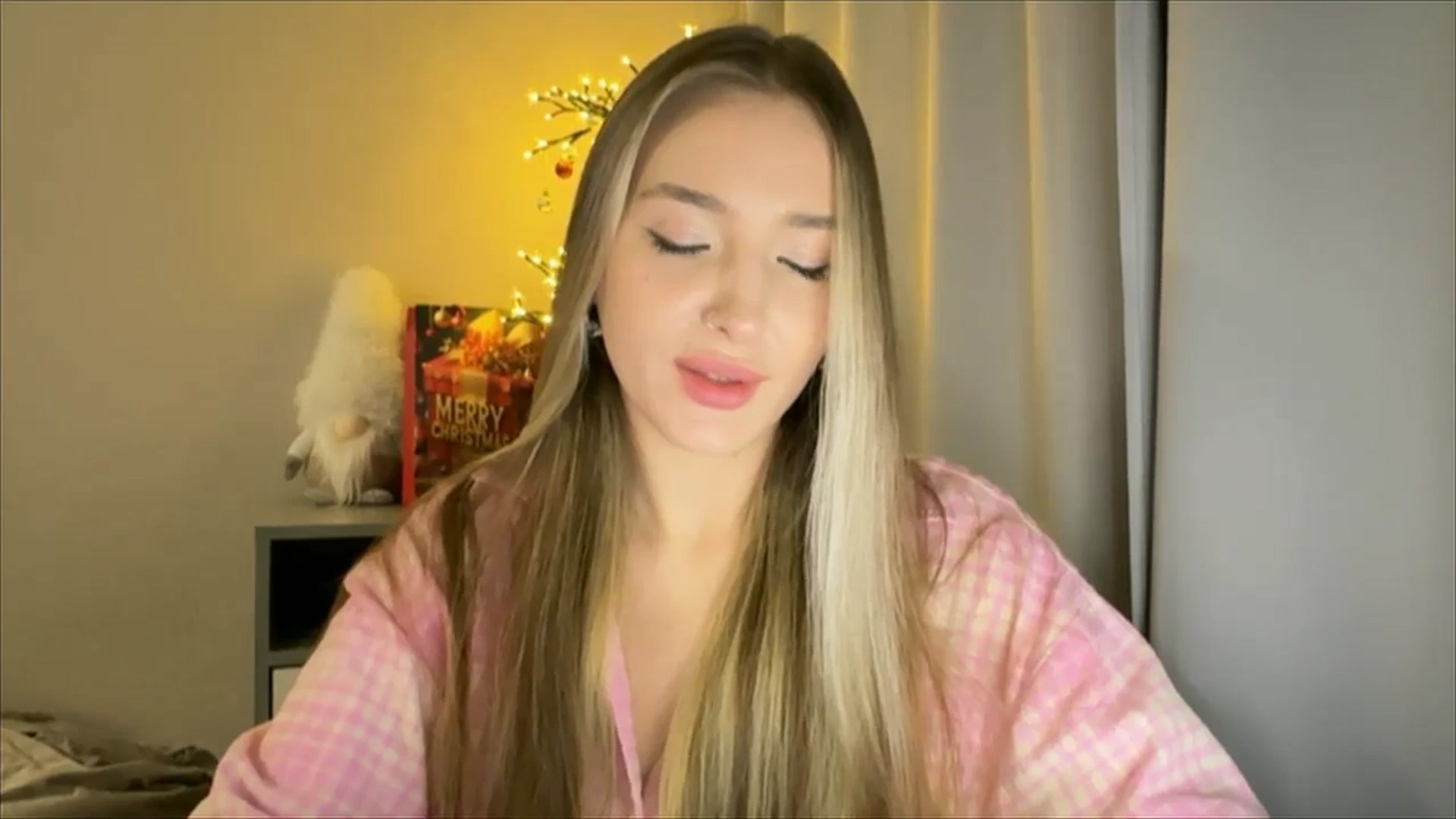 Gallery image thumbnail from My_Diana's myfreecams stream on, 12/27/2024, 14:41 image 12 of 20