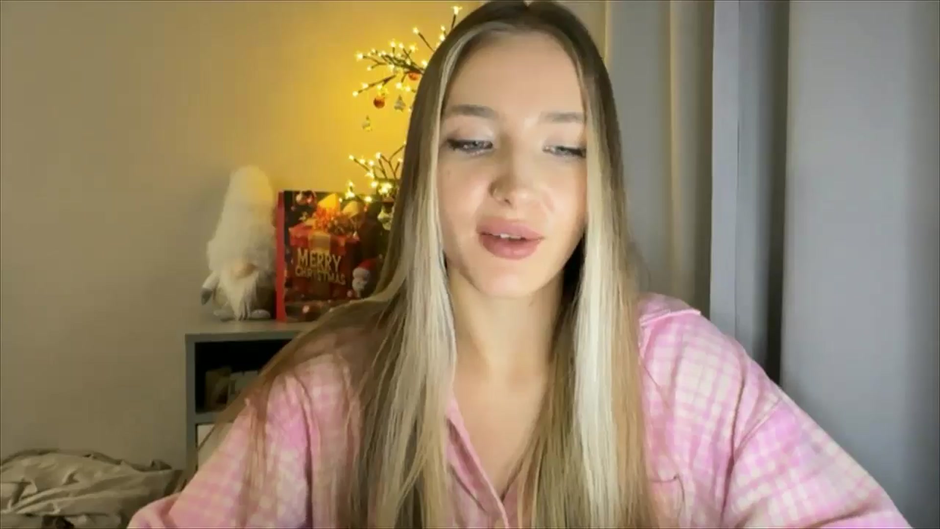 Gallery image thumbnail from My_Diana's myfreecams stream on, 12/27/2024, 21:32 image 19 of 20