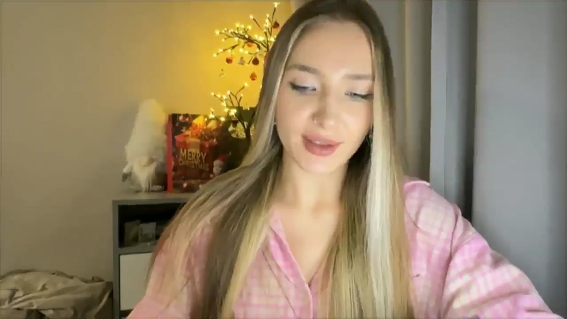 Gallery image thumbnail from My_Diana's myfreecams stream on, 12/27/2024, 21:32 image 16 of 20
