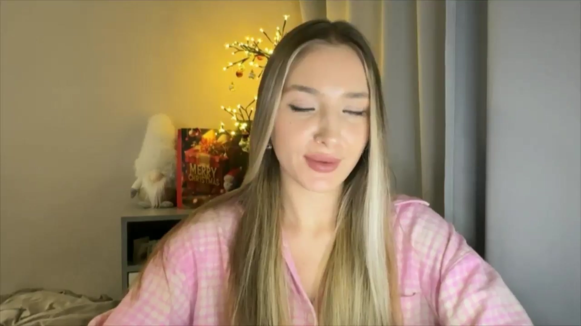 Gallery image thumbnail from My_Diana's myfreecams stream on, 12/27/2024, 21:32 image 11 of 20