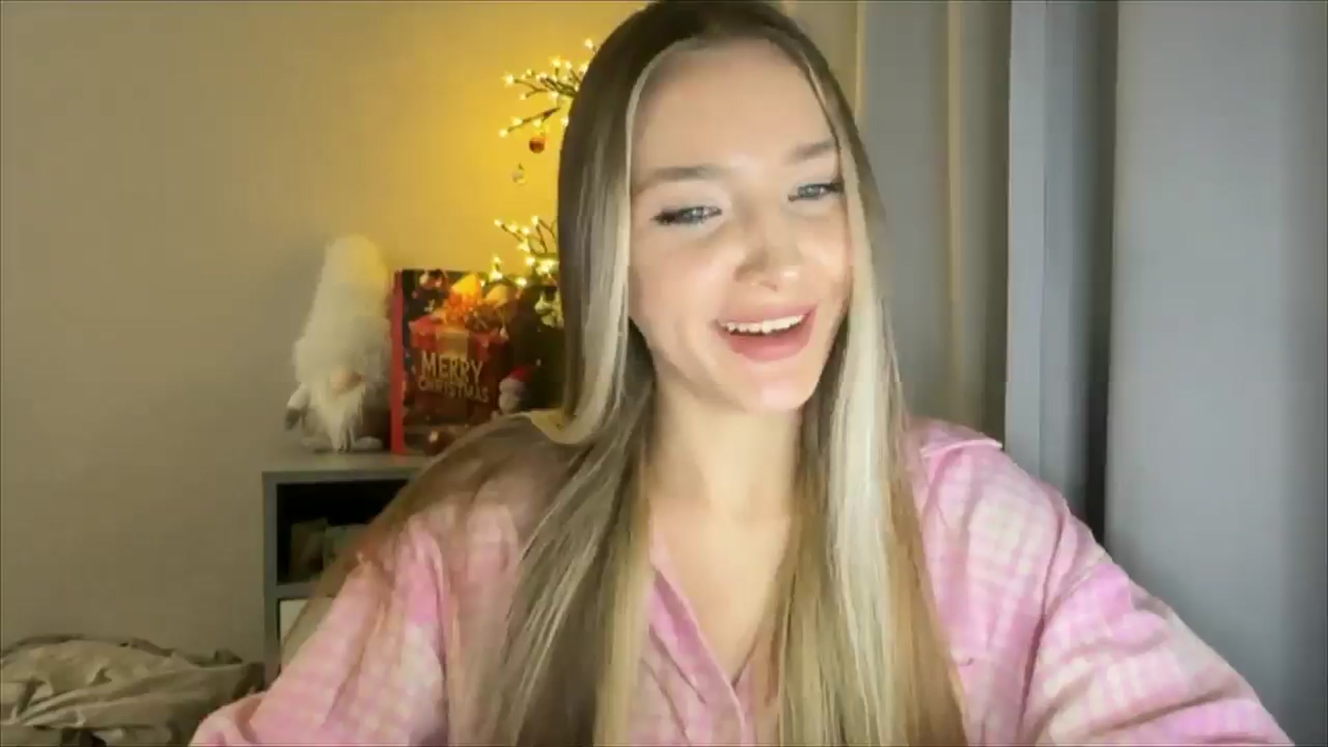 Gallery image thumbnail from My_Diana's myfreecams stream on, 12/27/2024, 21:32 image 17 of 20