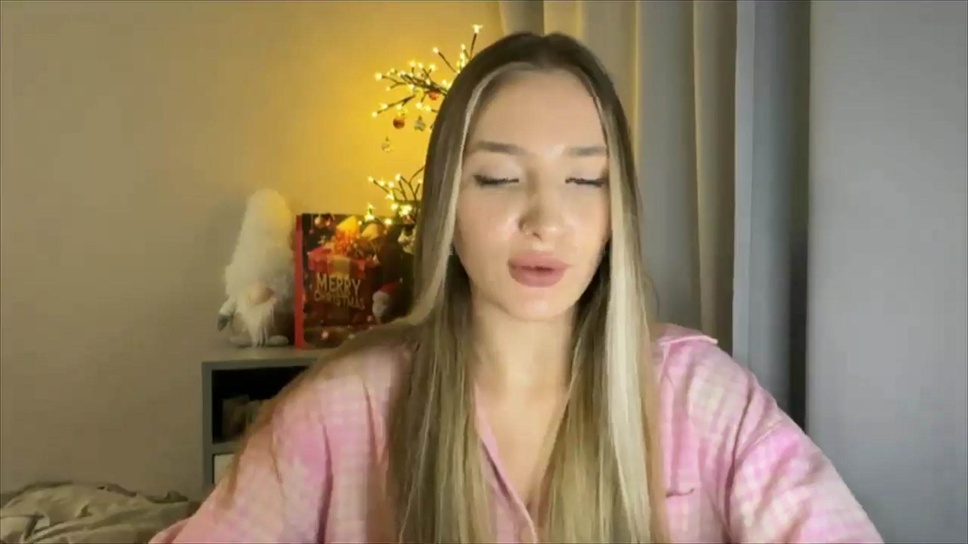 Gallery image thumbnail from My_Diana's myfreecams stream on, 12/27/2024, 21:32 image 12 of 20