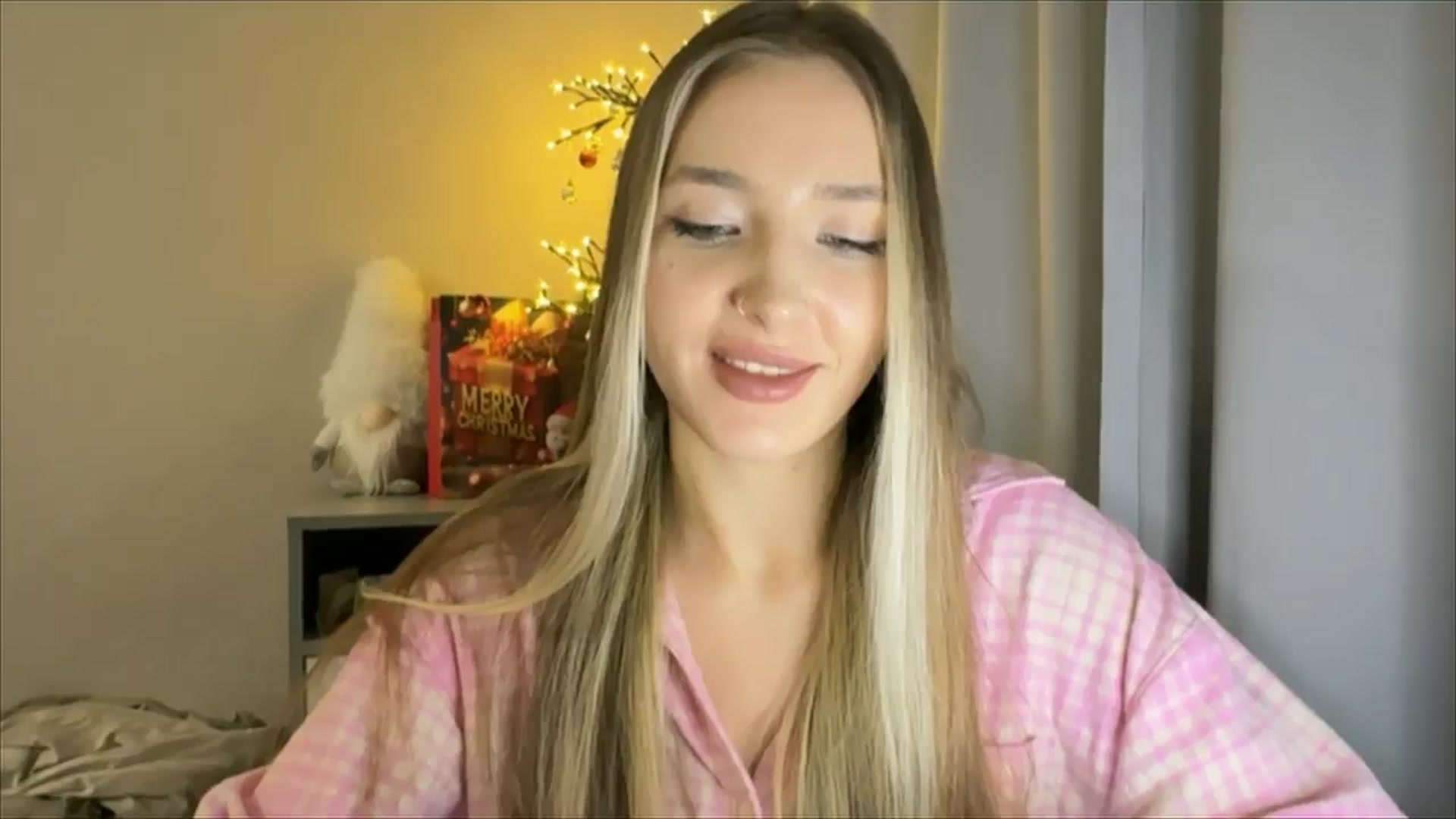 Gallery image thumbnail from My_Diana's myfreecams stream on, 12/27/2024, 21:32 image 18 of 20