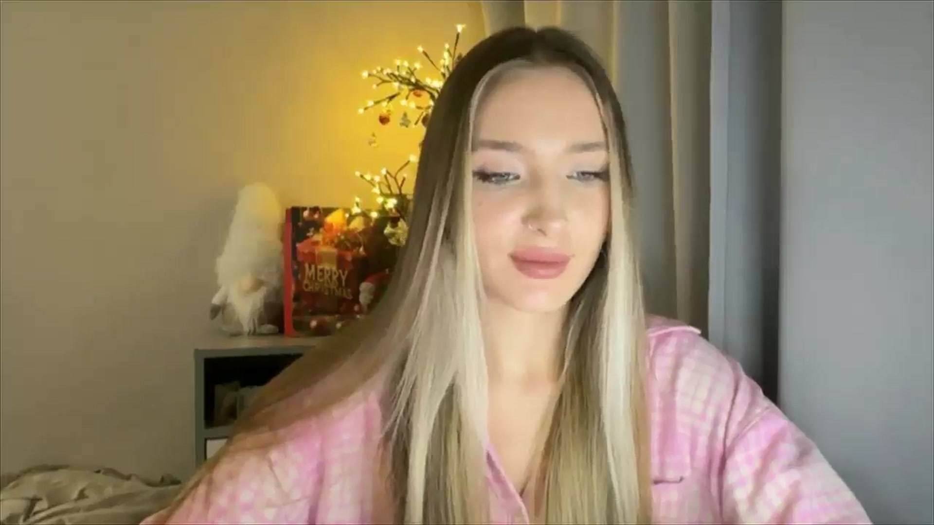 Gallery image thumbnail from My_Diana's myfreecams stream on, 12/27/2024, 21:32 image 10 of 20